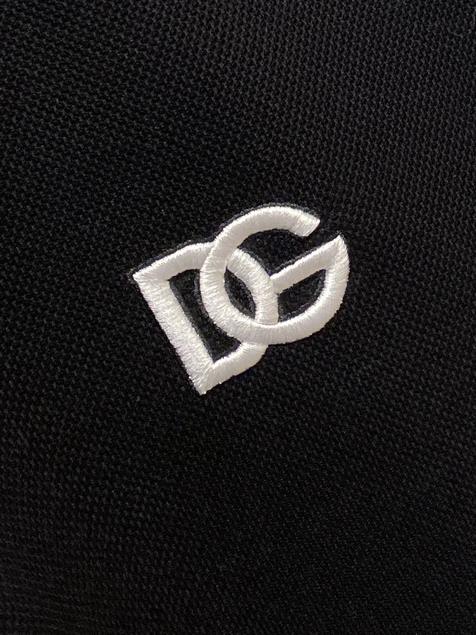 DG、2025最新款短袖T恤，帅气时尚，胸前精致刺绣字母logo，简约百搭款。面料棉 不仅挺括，保持潮流