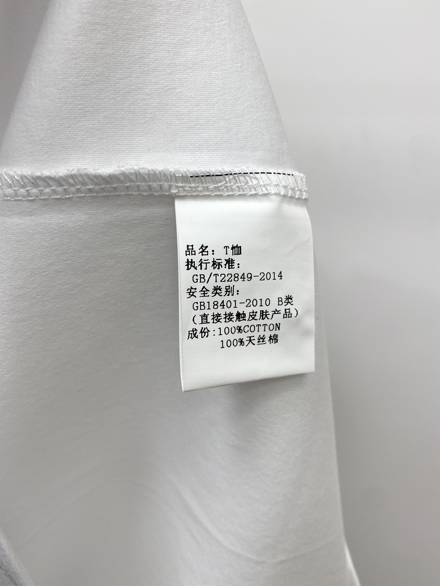 蒙口、 2025最新款短袖T恤，帅气时尚，胸前精致刺绣装饰图案logo，简约百搭款。面料棉 不仅挺括，保