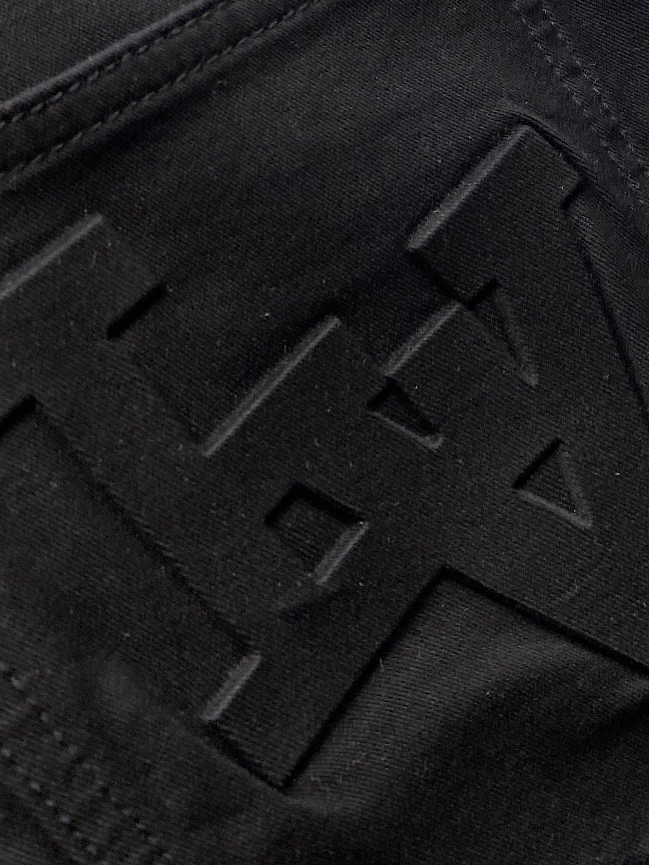 LV、2025最新品，专柜同步有售，原单狠货，水洗休闲牛仔裤，进口原版水洗弹力面料，舒适有弹性，原版五金