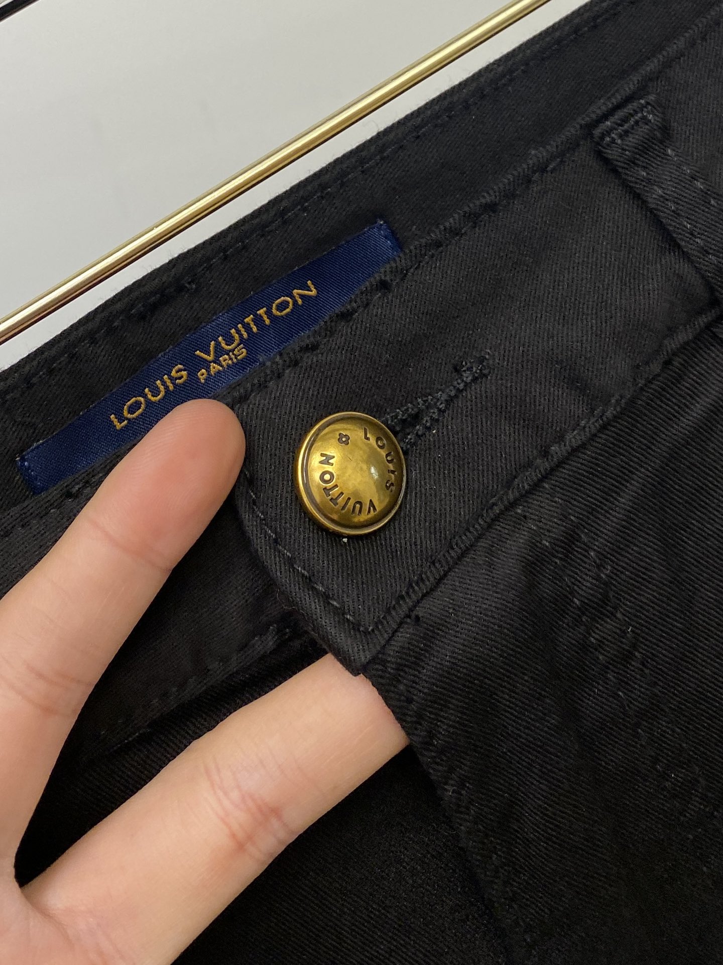 LV、2025最新品，专柜同步有售，原单狠货，水洗休闲牛仔裤，进口原版水洗弹力面料，舒适有弹性，原版五金