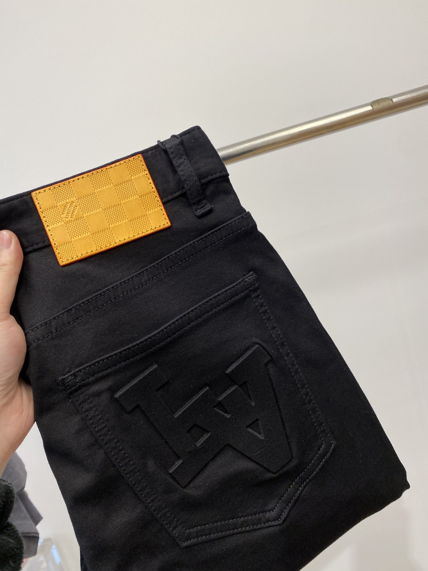 LV、2025最新品，专柜同步有售，原单狠货，水洗休闲牛仔裤，进口原版水洗弹力面料，舒适有弹性，原版五金