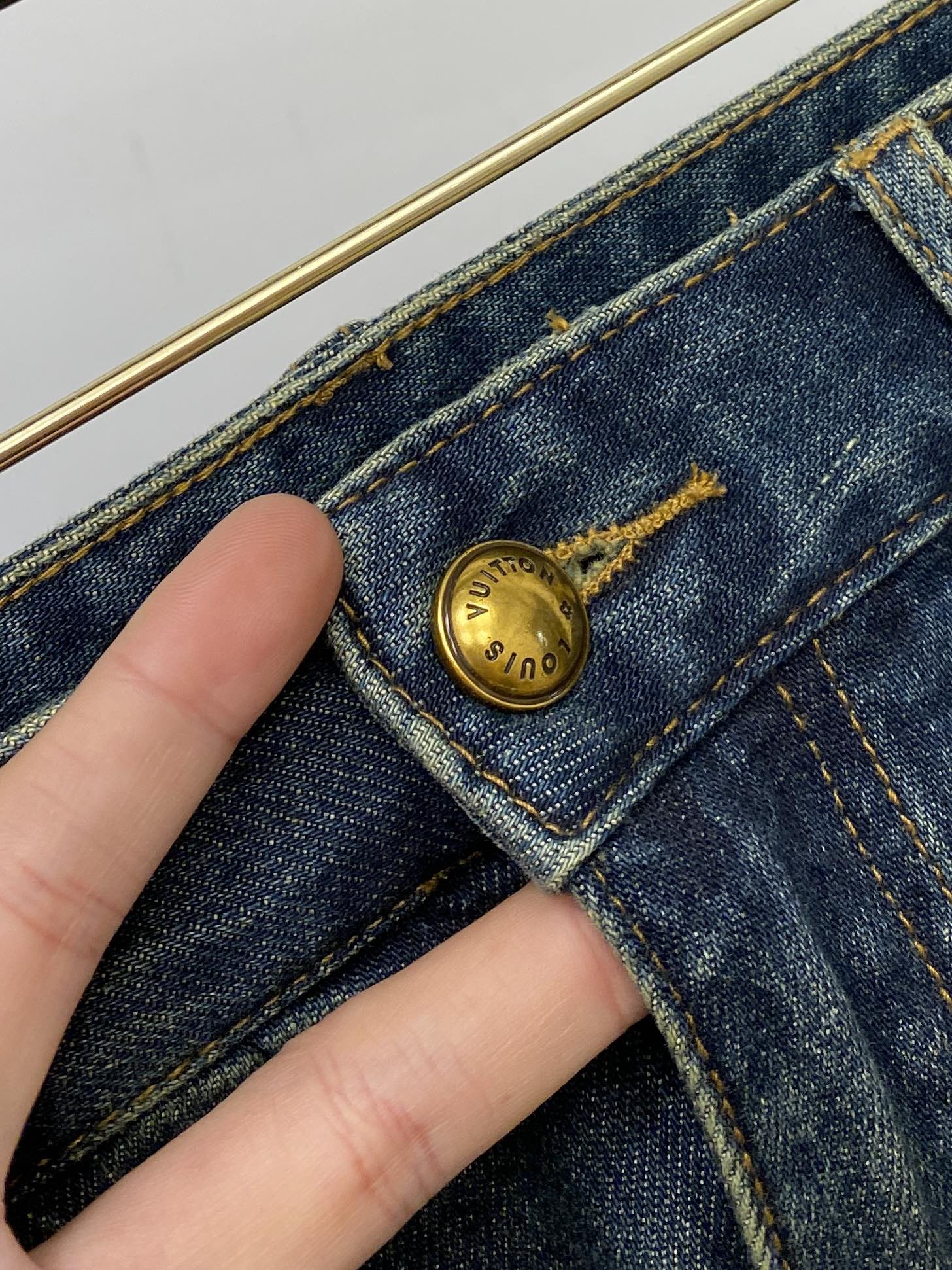 LV、2025最新品，专柜同步有售，原单狠货，水洗休闲牛仔裤，进口原版水洗弹力面料，舒适有弹性，原版五金