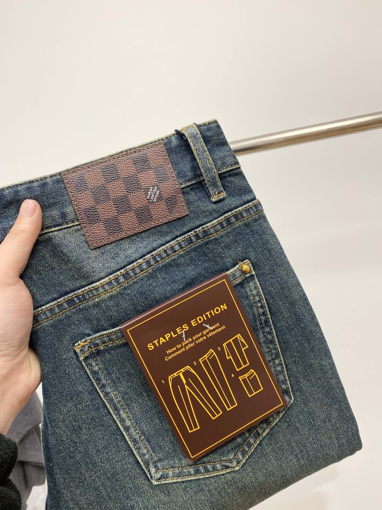 LV、2025最新品，专柜同步有售，原单狠货，水洗休闲牛仔裤，进口原版水洗弹力面料，舒适有弹性，原版五金