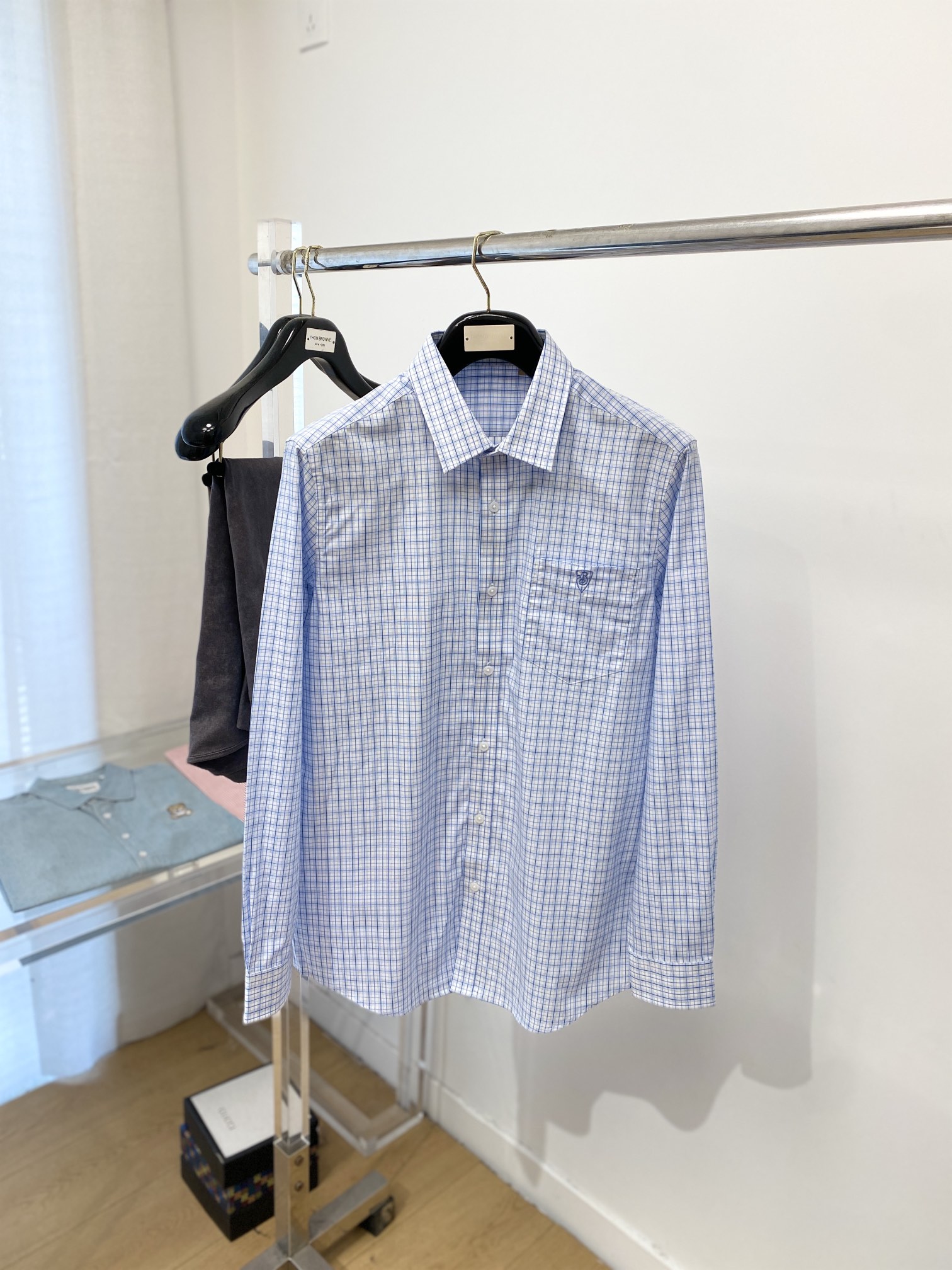 NO:123194,Burberry, 2025 new shirt, fashionable and handsome, simple and versatile, customized original fabric, not only crisp, maintains the trendy silhouette, and is comfortable to wear, and the yarn is more delicate, the number M-3XL, burberry, shirts, alexander wang19860909巴宝莉、2025新品衬衫,时尚帅气,简约百搭款,定制原版面料,不仅挺括,保持潮流的廓形,又穿着舒适,纱织更细腻,码数M-3XL,,burberry,shirts,alexander wang,Men's clothing
