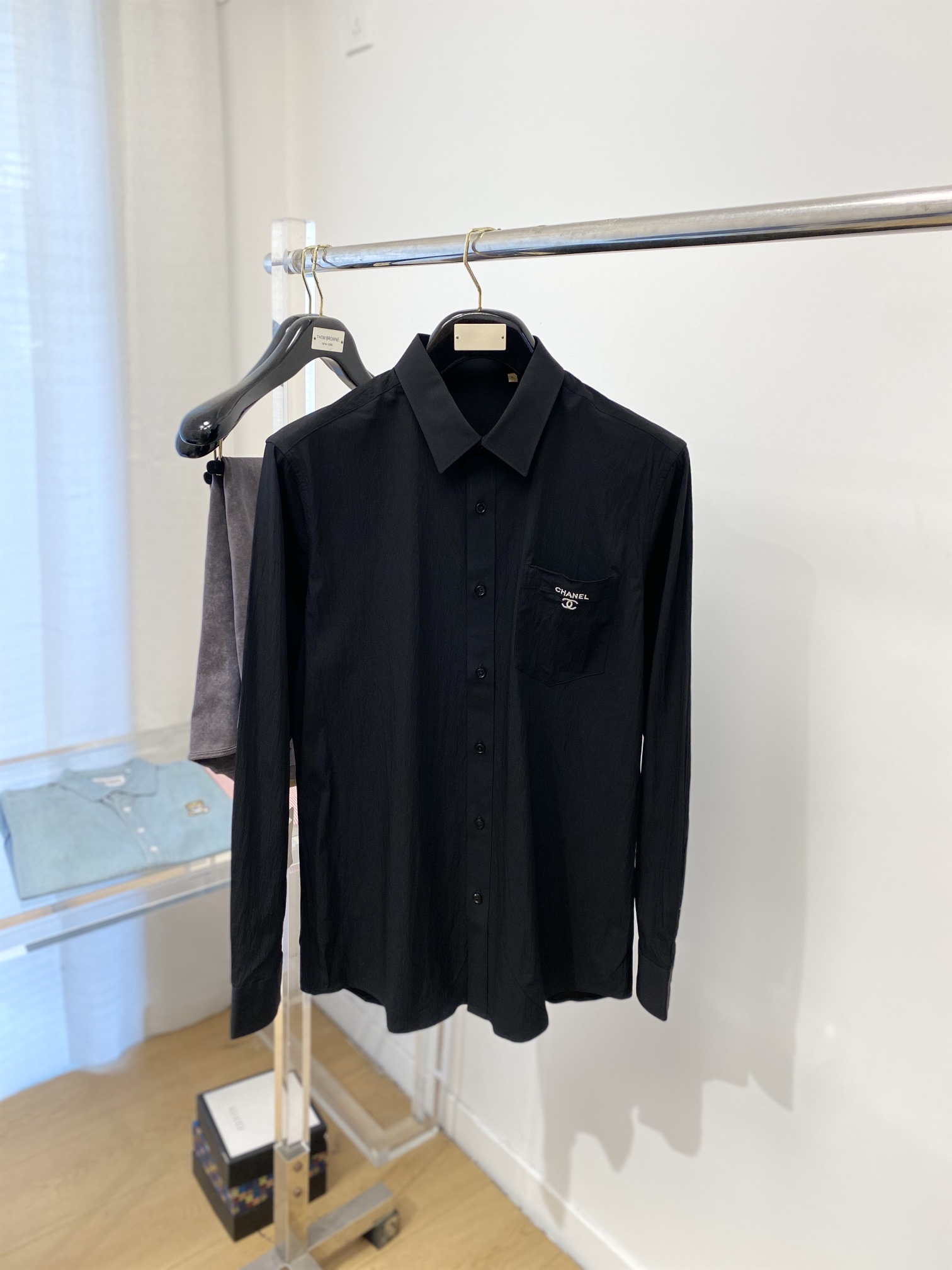 NO:123204,CHANEL Chanel, 2025 new shirt, fashionable and handsome, simple and versatile, customized original fabric, not only crisp, maintains the trendy silhouette, but also comfortable to wear, the yarn weaving is more delicate, the number M-3XL, chanel, chanel, shirts, alexander wang19860909CHANEL香奈儿、2025新品衬衫,时尚帅气,简约百搭款,定制原版面料,不仅挺括,保持潮流的廓形,又穿着舒适,纱织更细腻,码数M-3XL,,chanel,chanel,shirts,alexander wang,Men's clothing