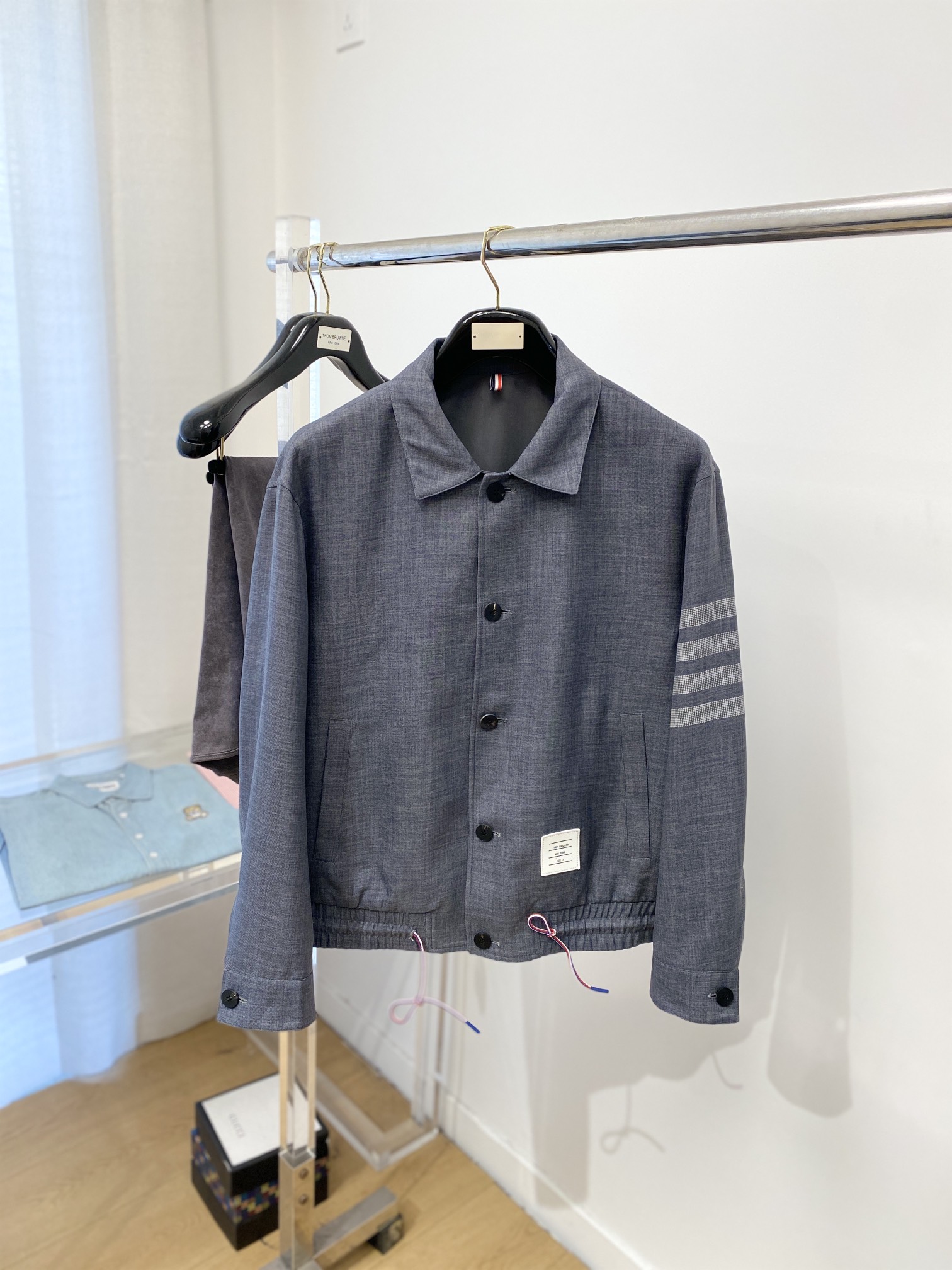 NO:123208,TB, 2025 new jacket jacket, fashionable and handsome, simple and versatile, classic TB four-bar logo with cuffs, customized original fabric, not only crisp, maintains the trendy silhouette, and is comfortable to wear, with more delicate yarn, M-3XL,, jackets & coats, jackets & coats, alexander wang19860909TB、2025新品夹克外套,时尚帅气,简约百搭款,袖口经典TB四道杠logo,定制原版面料,不仅挺括,保持潮流的廓形,又穿着舒适,纱织更细腻,码数M-3XL,,jackets & coats,jackets & coats,alexander wang,Men's clothing