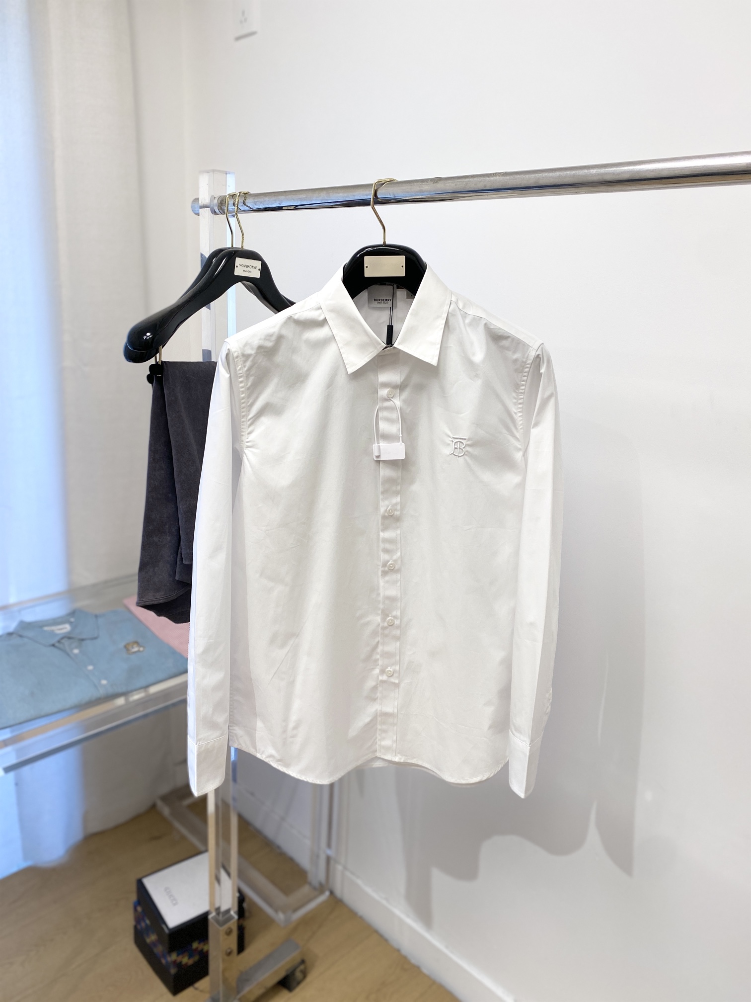 NO:126372,Burberry, new shirt, fashionable and handsome, simple and versatile, customized original fabric, not only crisp, maintains the trendy silhouette, but also comfortable to wear, the yarn weaving is more delicate, the number M-3XL, burberry, shirts, alexander wang19860909巴宝莉、新品衬衫,时尚帅气,简约百搭款,定制原版面料,不仅挺括,保持潮流的廓形,又穿着舒适,纱织更细腻,码数M-3XL,,burberry,shirts,alexander wang,Men's clothing
