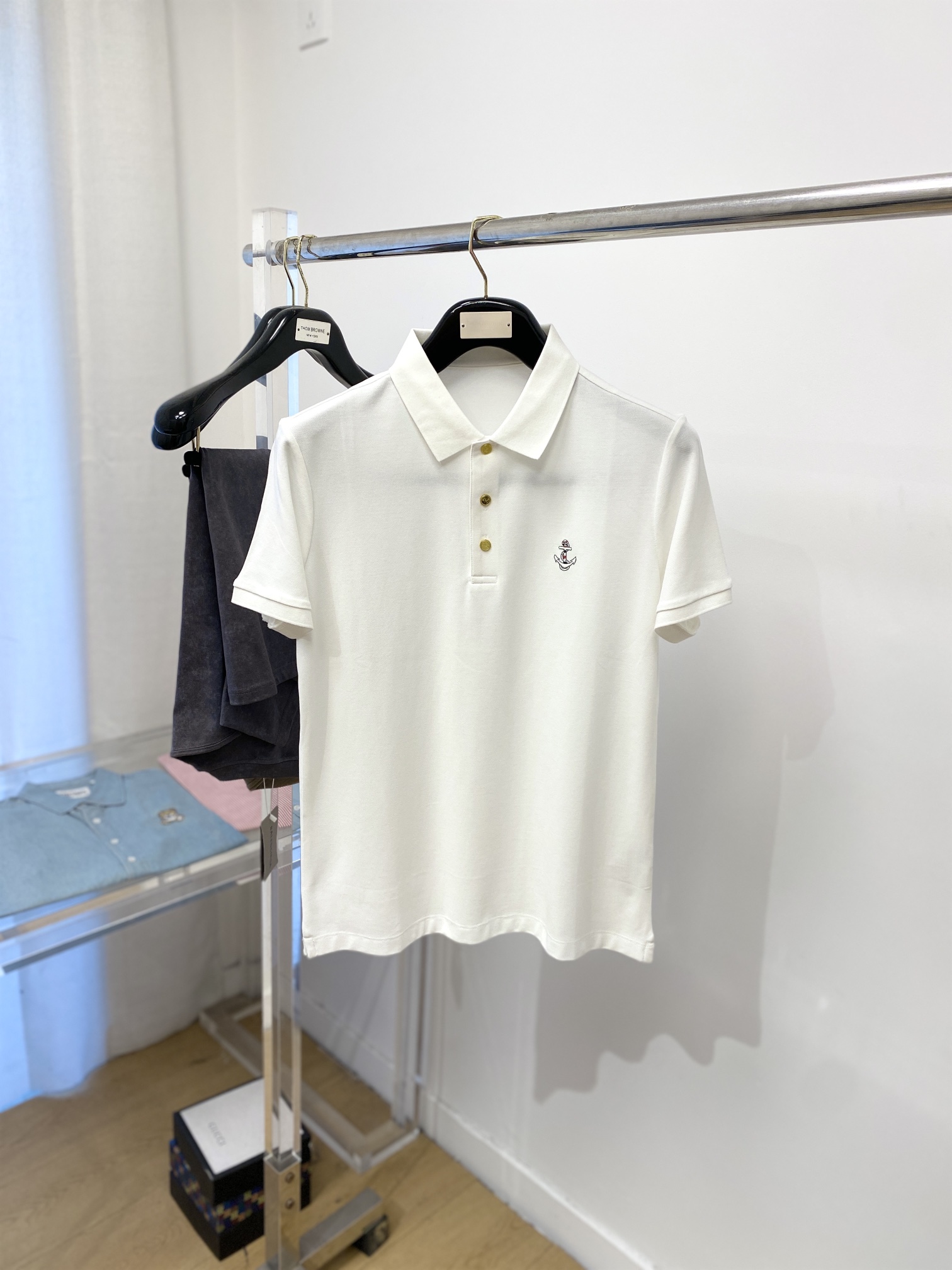 NO:123181,TB, the latest short-sleeved T-shirt in 2025, handsome and fashionable, exquisite embroidered pattern logo on the chest, simple and versatile style. The fabric cotton is not only crisp, maintains the trendy silhouette, but also comfortable to wear, and the yarn is more delicate, the number M-3XL, T-shirt,tees, t-shirt,alexander wang19860909TB、2025最新款短袖T恤,帅气时尚,胸前精致刺绣图案logo,简约百搭款.面料棉 不仅挺括,保持潮流的廓形,又穿着舒适,纱织更细腻,码数M-3XL,,T-shirt,tees，t-shirt,alexander wang,Men's clothing