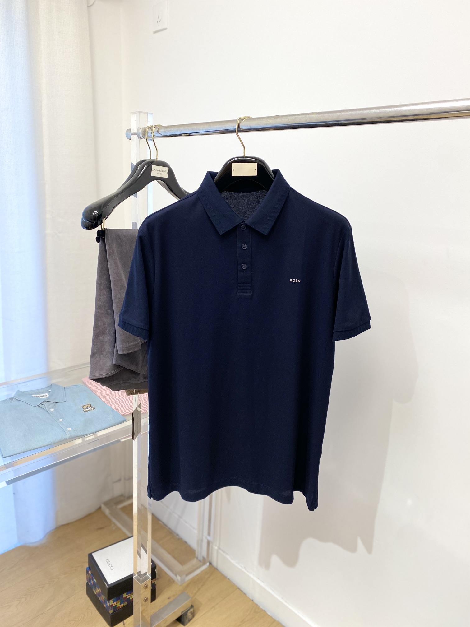 NO:123183,BOSS, the latest short-sleeved T-shirt in 2025, handsome and fashionable, top-grade printed letter logo on the chest, simple and versatile style. The fabric cotton is not only crisp, maintains the trendy silhouette, but also comfortable to wear, and the yarn is more delicate, the number M-3XL, T-shirt,tees, t-shirt,alexander wang19860909BOSS、2025最新款短袖T恤,帅气时尚,胸前顶级印胶字母logo,简约百搭款.面料棉 不仅挺括,保持潮流的廓形,又穿着舒适,纱织更细腻,码数M-3XL,,T-shirt,tees，t-shirt,alexander wang,Men's clothing