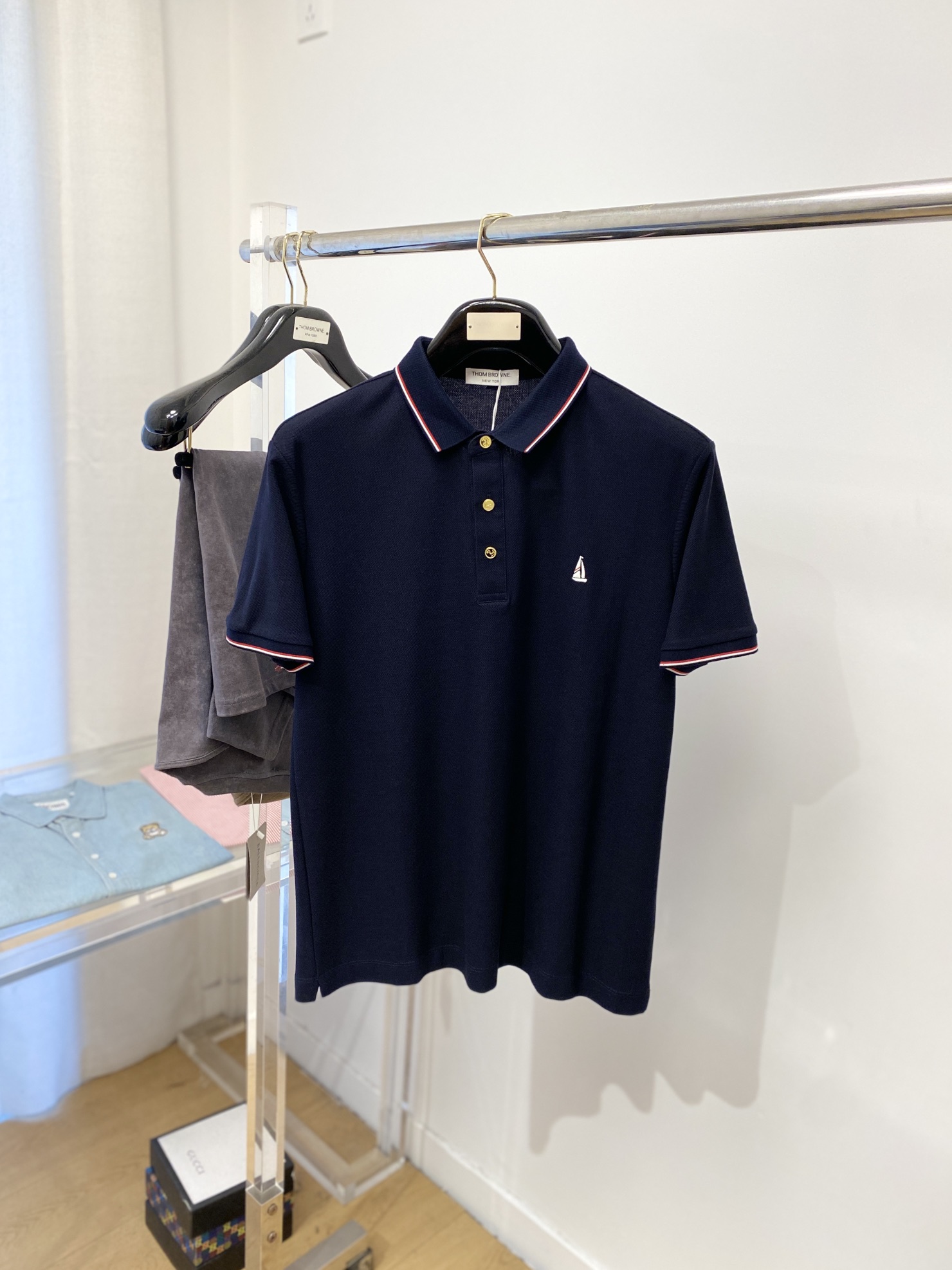 NO:123186,TB, the latest short-sleeved T-shirt in 2025, handsome and fashionable, exquisite embroidered pattern logo on the chest, simple and versatile style. The fabric cotton is not only crisp, maintains the trendy silhouette, but also comfortable to wear, and the yarn is more delicate, the number M-3XL, T-shirt,tees, t-shirt,alexander wang19860909TB、2025最新款短袖T恤,帅气时尚,胸前精致刺绣图案logo,简约百搭款.面料棉 不仅挺括,保持潮流的廓形,又穿着舒适,纱织更细腻,码数M-3XL,,T-shirt,tees，t-shirt,alexander wang,Men's clothing