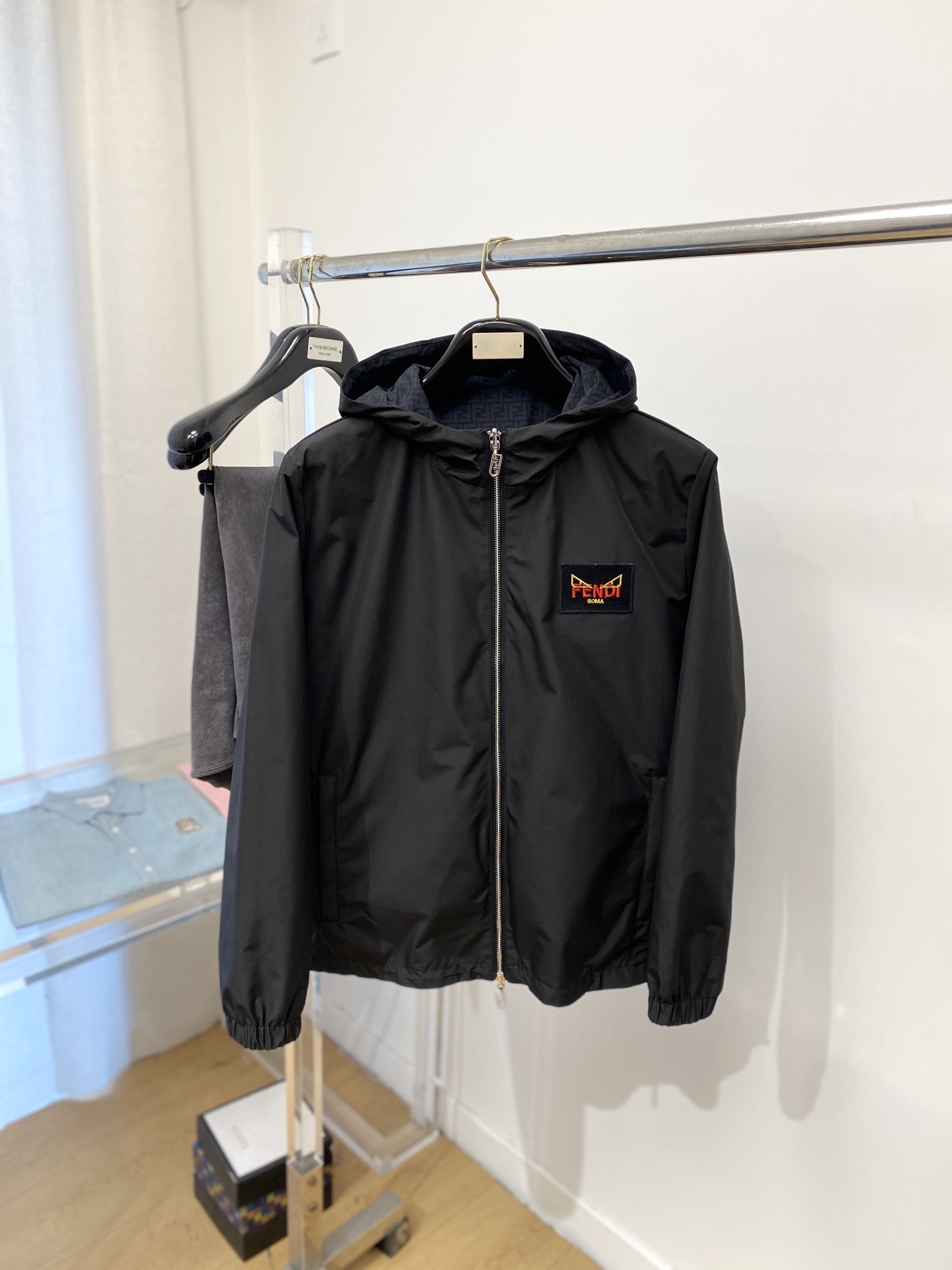 NO:123207,Fendi, 2025 new double-sided jacket, fashionable and handsome, simple and versatile style, exquisite embroidered pattern letter logo on the chest, customized original fabric, not only crisp, maintains the trendy silhouette, and is comfortable to wear, and the yarn weaving is more delicate, the number M-3XL, fendi, jackets & coats, jackets & coats, alexander wang19860909芬迪、2025新品双面穿夹克外套,时尚帅气,简约百搭款,胸前精致刺绣图案字母logo,定制原版面料,不仅挺括,保持潮流的廓形,又穿着舒适,纱织更细腻,码数M-3XL,,fendi,jackets & coats,jackets & coats,alexander wang,Men's clothing