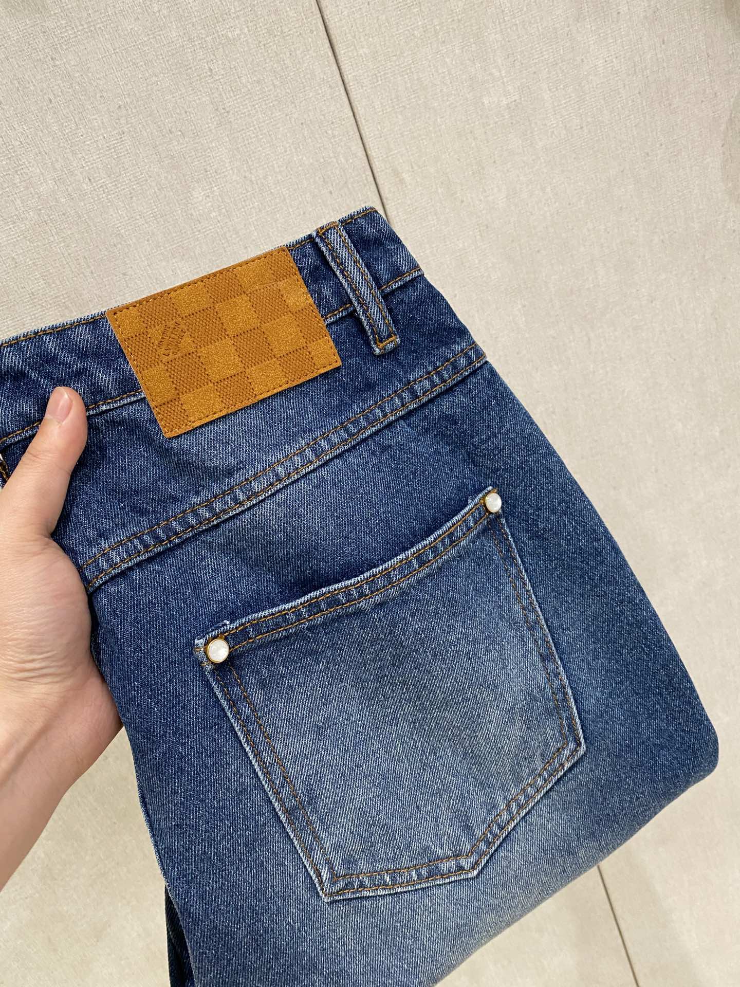 NO:123237,LV, 2025 latest products, special counters are available at the same time, original singles, washable casual jeans, imported original washable elastic fabric, comfortable and elastic, original hardware and auxiliary decorative logo, super positive style, extremely high grade, counter quality, fashionable and stylish upper body, 30-36 P,,louis vuitton, jeans, alexander wang19860909LV、2025最新品,专柜同步有售,原单狠货,水洗休闲牛仔裤,进口原版水洗弹力面料,舒适有弹性,原版五金辅料装饰logo,版型超正,档次极高,专柜品质,上身时尚有型,码数30-36 P,,louis vuitton,jeans,alexander wang,Men's clothing