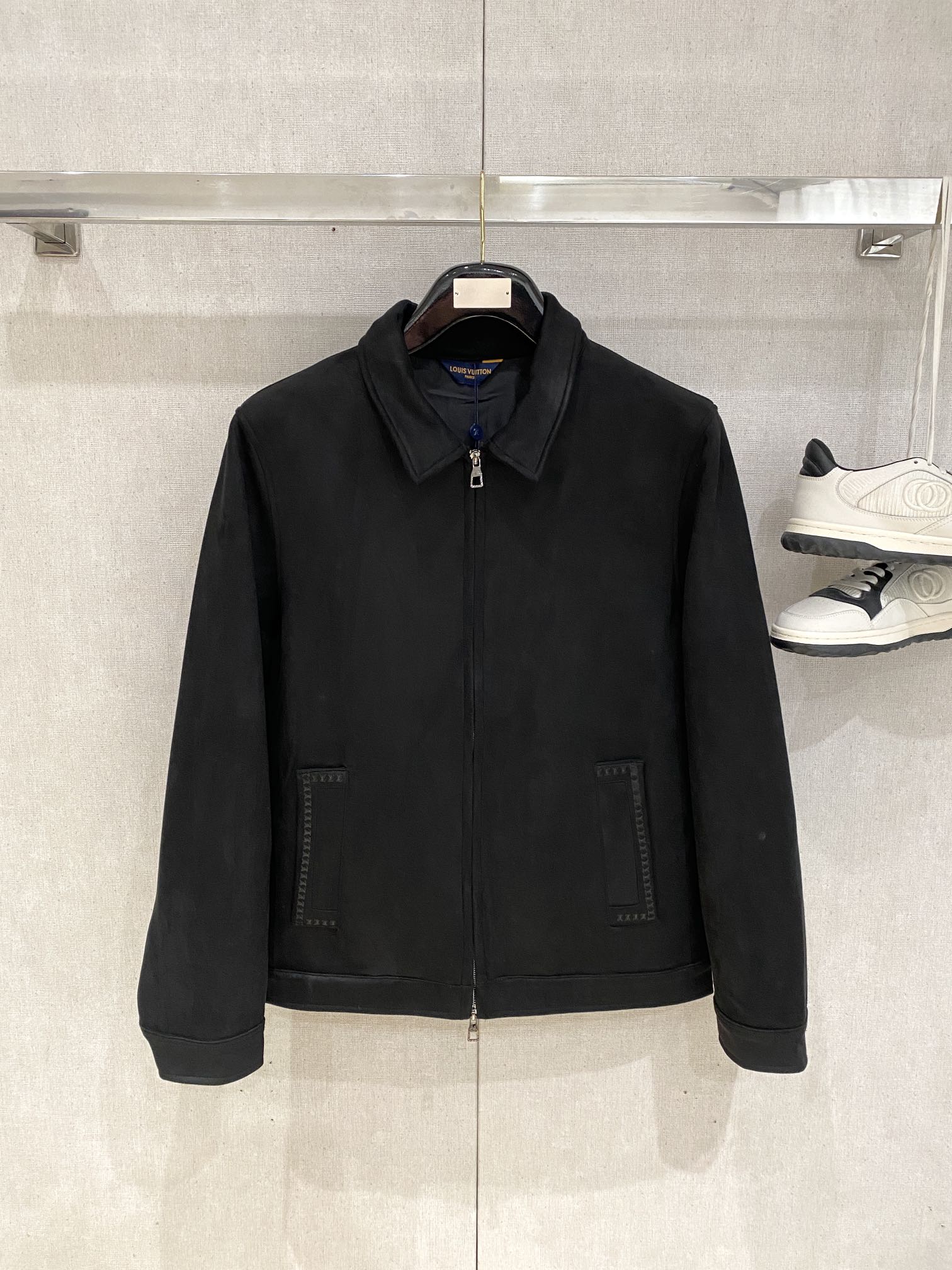 NO:123225,Louis Vuitton, 2025 new jacket jacket, fashionable and handsome, simple and versatile, original hardware and accessories logo, customized original fabric, not only crisp, maintains the trendy silhouette, and is comfortable to wear, and the yarn is more delicate, S-XL,, louis vuitton, jackets & coats, jackets & coats, alexander wang19860909路易威登、2025新品夹克外套,时尚帅气,简约百搭款,原版五金辅料logo,定制原版面料,不仅挺括,保持潮流的廓形,又穿着舒适,纱织更细腻,码数S-XL,,louis vuitton,jackets & coats,jackets & coats,alexander wang,Men's clothing