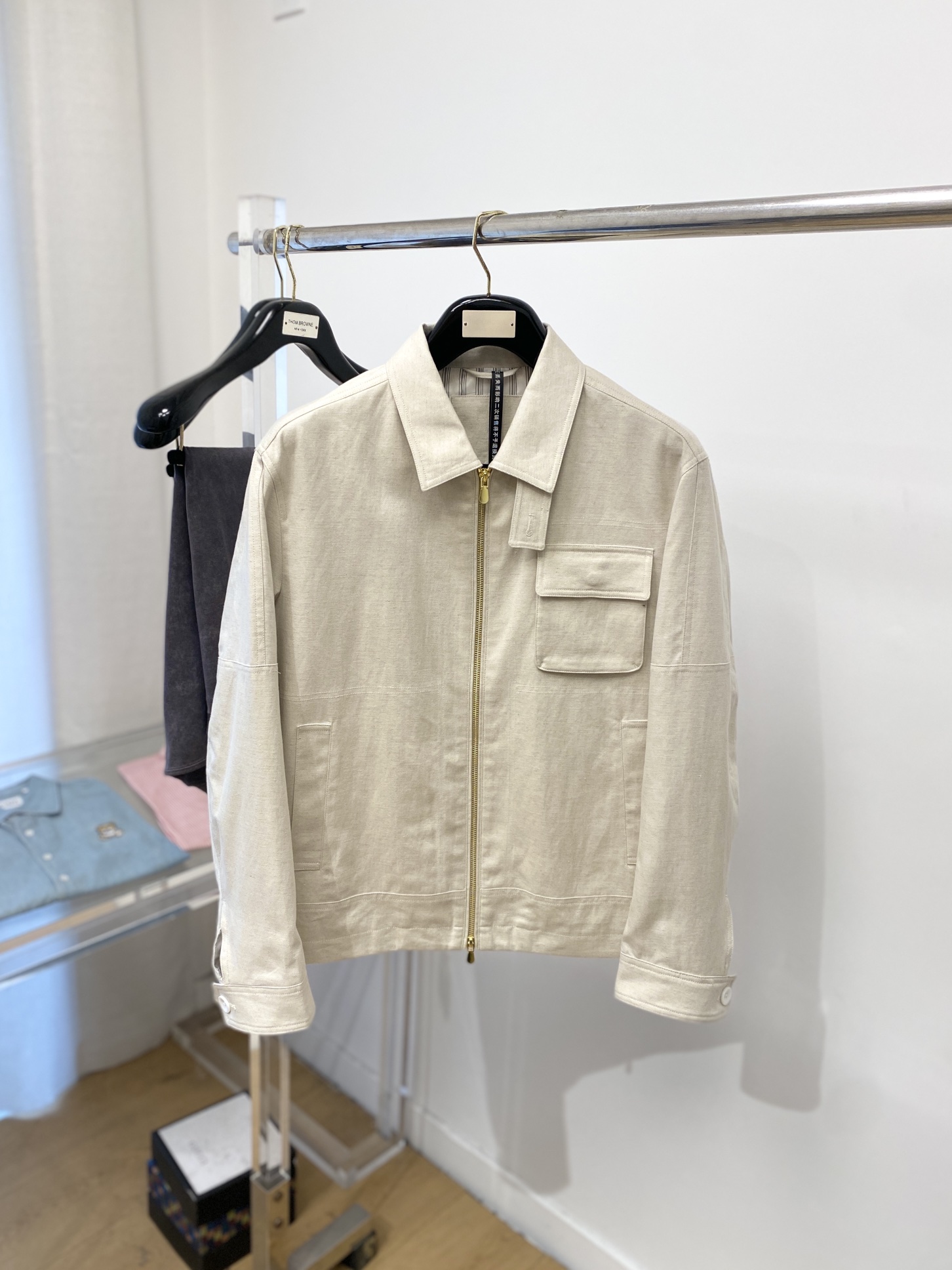 NO:124959,Zenia, 2025 new jacket jacket, fashionable and handsome, simple and versatile style, original auxiliary materials logo, customized original fabric, not only crisp, maintains the trendy silhouette, and is comfortable to wear, and the yarn is more delicate, the number M-3XL, zegna, jackets & coats, jackets & coats, alexander wang19860909杰尼亚、2025新品夹克外套,时尚帅气,简约百搭款,原版辅料logo,定制原版面料,不仅挺括,保持潮流的廓形,又穿着舒适,纱织更细腻,码数M-3XL,,zegna,jackets & coats,jackets & coats,alexander wang,Men's clothing