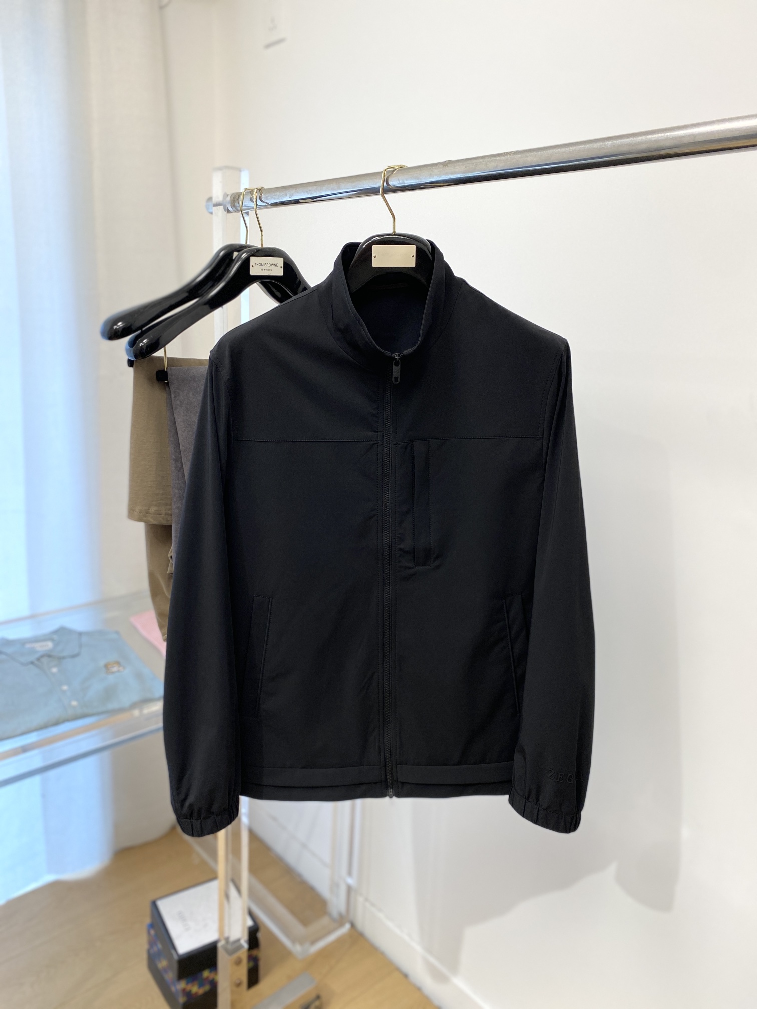 NO:124920,Zenia, 2025 new jacket jacket, fashionable and handsome, simple and versatile style, original hardware and accessories logo, customized original fabric, not only crisp, maintains the trendy silhouette, and is comfortable to wear, the yarn weaving is more delicate, the number M-3XL, zegna, jackets & coats, jackets & coats, alexander wang19860909杰尼亚、2025新品夹克外套,时尚帅气,简约百搭款,原版五金辅料logo,定制原版面料,不仅挺括,保持潮流的廓形,又穿着舒适,纱织更细腻,码数M-3XL,,zegna,jackets & coats,jackets & coats,alexander wang,Men's clothing