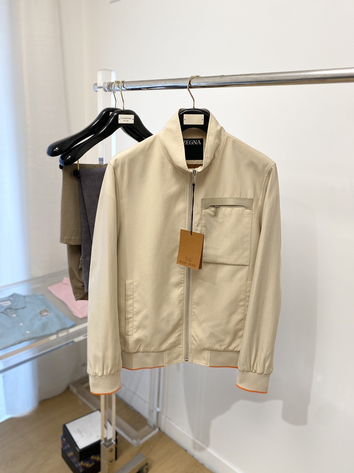 NO:124936,Zenia, 2025 new jacket jacket, fashionable and handsome, simple and versatile style, original hardware and accessories logo, customized original fabric, not only crisp, maintains the trendy silhouette, and is comfortable to wear, the yarn weaving is more delicate, the number M-3XL, zegna, jackets & coats, jackets & coats, alexander wang19860909杰尼亚、2025新品夹克外套,时尚帅气,简约百搭款,原版五金辅料logo,定制原版面料,不仅挺括,保持潮流的廓形,又穿着舒适,纱织更细腻,码数M-3XL,,zegna,jackets & coats,jackets & coats,alexander wang,Men's clothing