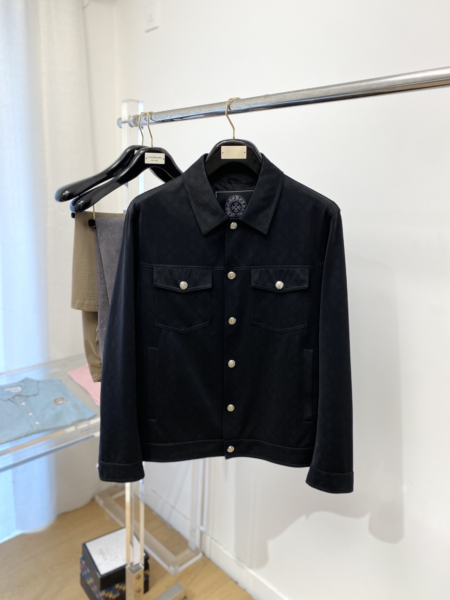 NO:124917,Croxin, 2025 new jacket jacket, fashionable and handsome, simple and versatile, original hardware and accessories logo, customized original fabric, not only crisp, maintains the trendy silhouette, and is comfortable to wear, the yarn weaving is more delicate, the number M-3XL, chrome hearts, jackets & coats, jackets & coats, alexander wang19860909克罗心、2025新品夹克外套,时尚帅气,简约百搭款,原版五金辅料logo,定制原版面料,不仅挺括,保持潮流的廓形,又穿着舒适,纱织更细腻,码数M-3XL,,chrome hearts,jackets & coats,jackets & coats,alexander wang,Men's clothing