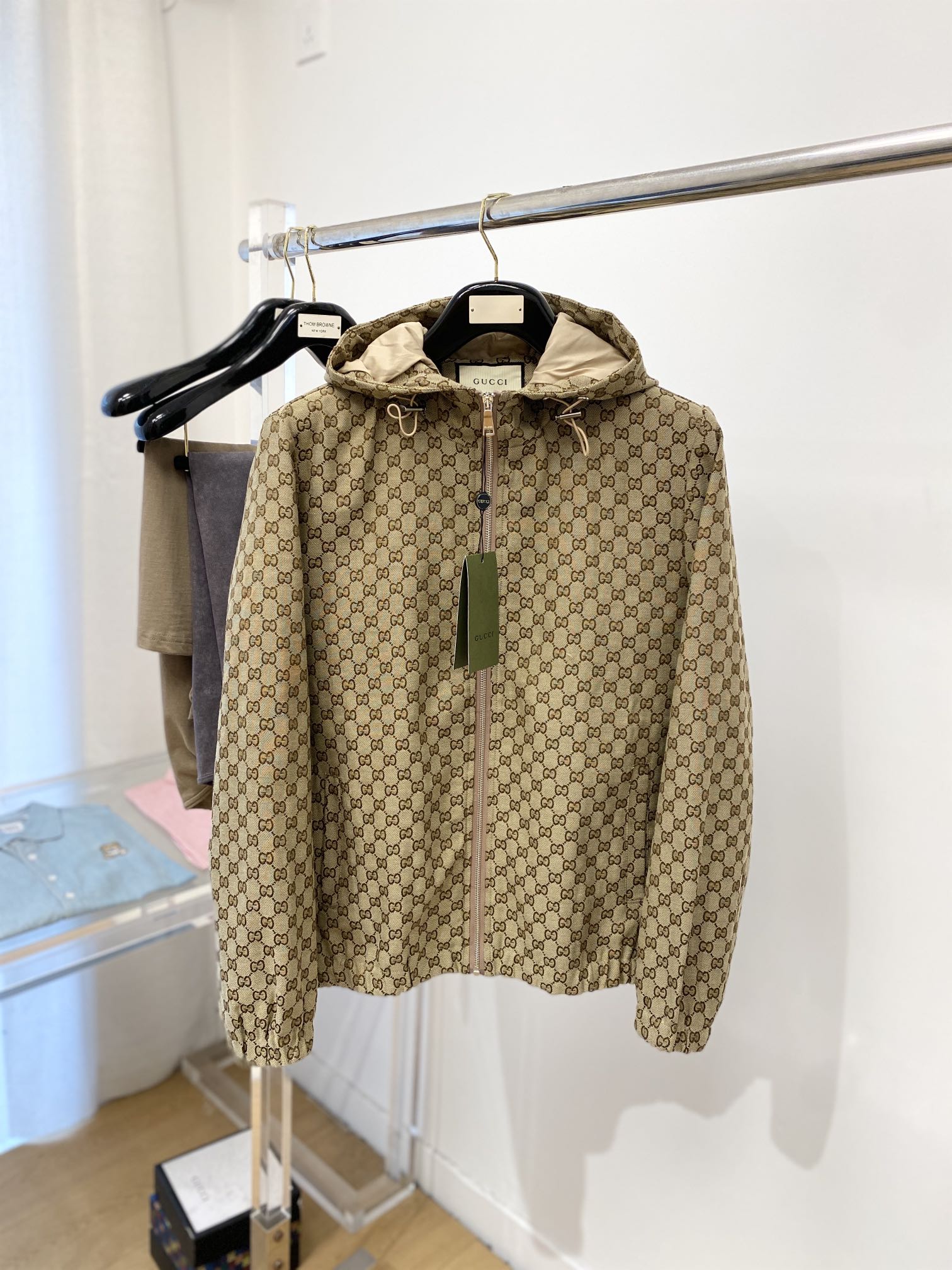 NO:124921,Guqi, 2025 new jacket jacket, fashionable and handsome, simple and versatile, top digital positioning and woven letter logo, customized original fabric, not only crisp, maintains the trendy silhouette, and is comfortable to wear, and the yarn is more delicate, code M-3XL,, jackets & coats, jackets & coats, alexander wang19860909古奇、2025新品夹克外套,时尚帅气,简约百搭款,顶级数码定位定织字母logo,定制原版面料,不仅挺括,保持潮流的廓形,又穿着舒适,纱织更细腻,码数M-3XL,,jackets & coats,jackets & coats,alexander wang,Men's clothing