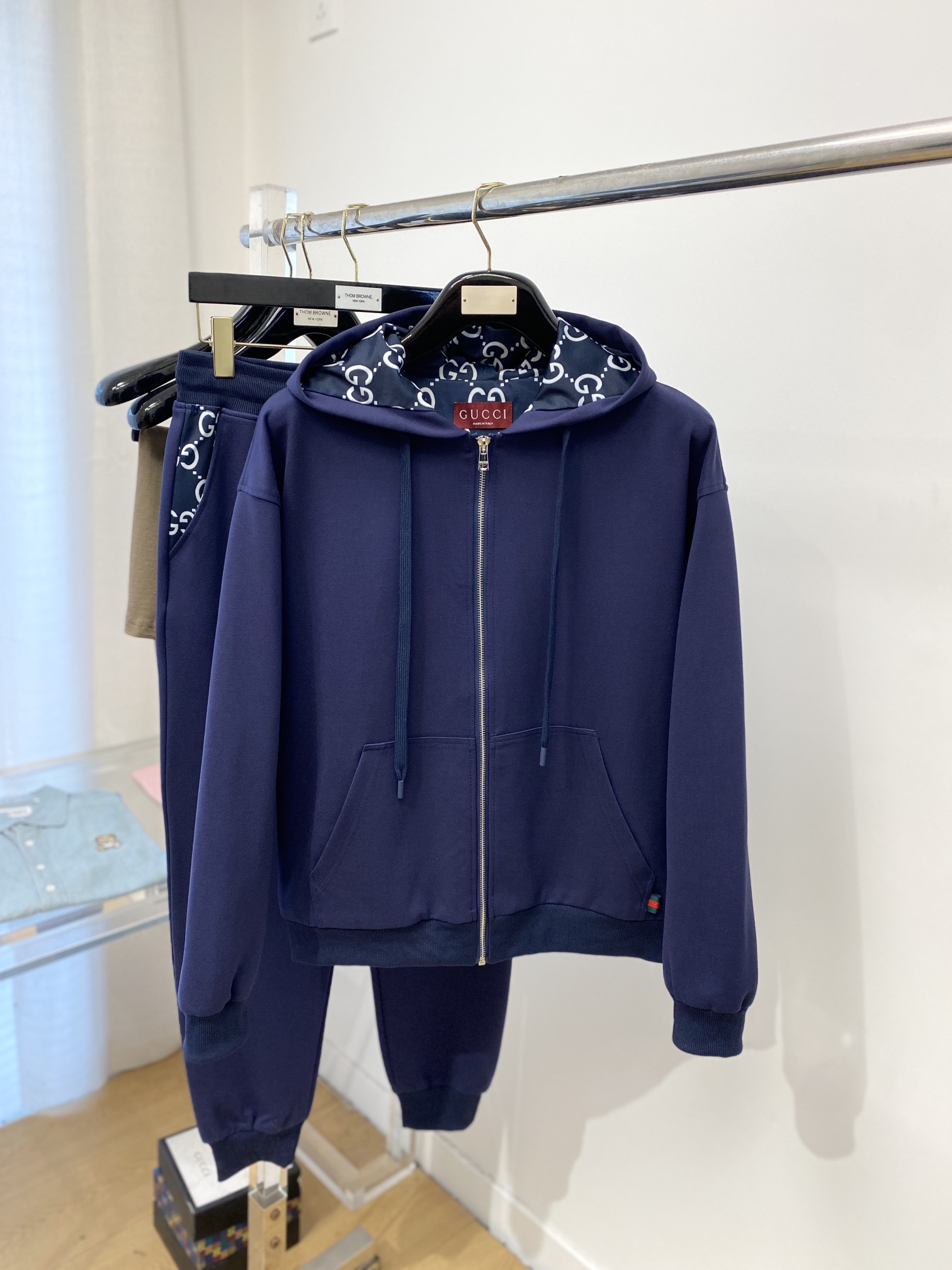 NO:124937,Guqi, the latest products in 2025, fashionable and casual suits, top-grade original fabrics, comfortable to wear, good moisture absorption and breathability, and extremely high color fastness!  Both the inside and the outside are very good.19860909古奇、 2025最新品,时尚休闲套装,顶级原版面料打造,穿着舒适,吸湿性透气性都非常良好,色牢度超高！无论内搭还是外穿都非常出彩码数M-3XL,,alexander wang,Men's clothing