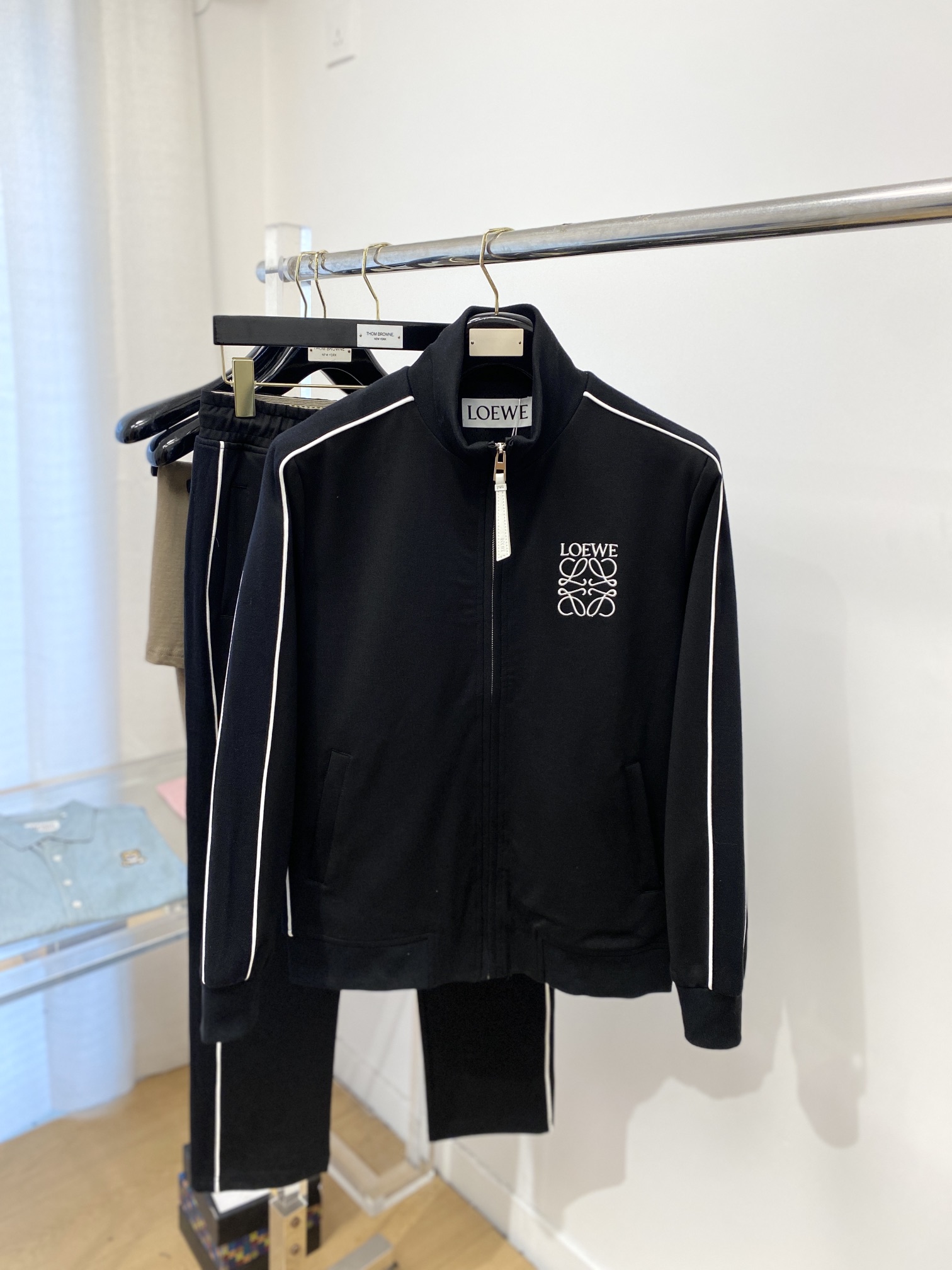 NO:124940,Luo Yiwei, the latest products in 2025, fashionable and casual suits, top-grade original fabrics, comfortable to wear, good moisture absorption and breathability, and extremely high color fastness!  Both the inside and the outside are very good.19860909罗意威、 2025最新品,时尚休闲套装,顶级原版面料打造,穿着舒适,吸湿性透气性都非常良好,色牢度超高！无论内搭还是外穿都非常出彩码数M-3XL,,loewe,alexander wang,Men's clothing