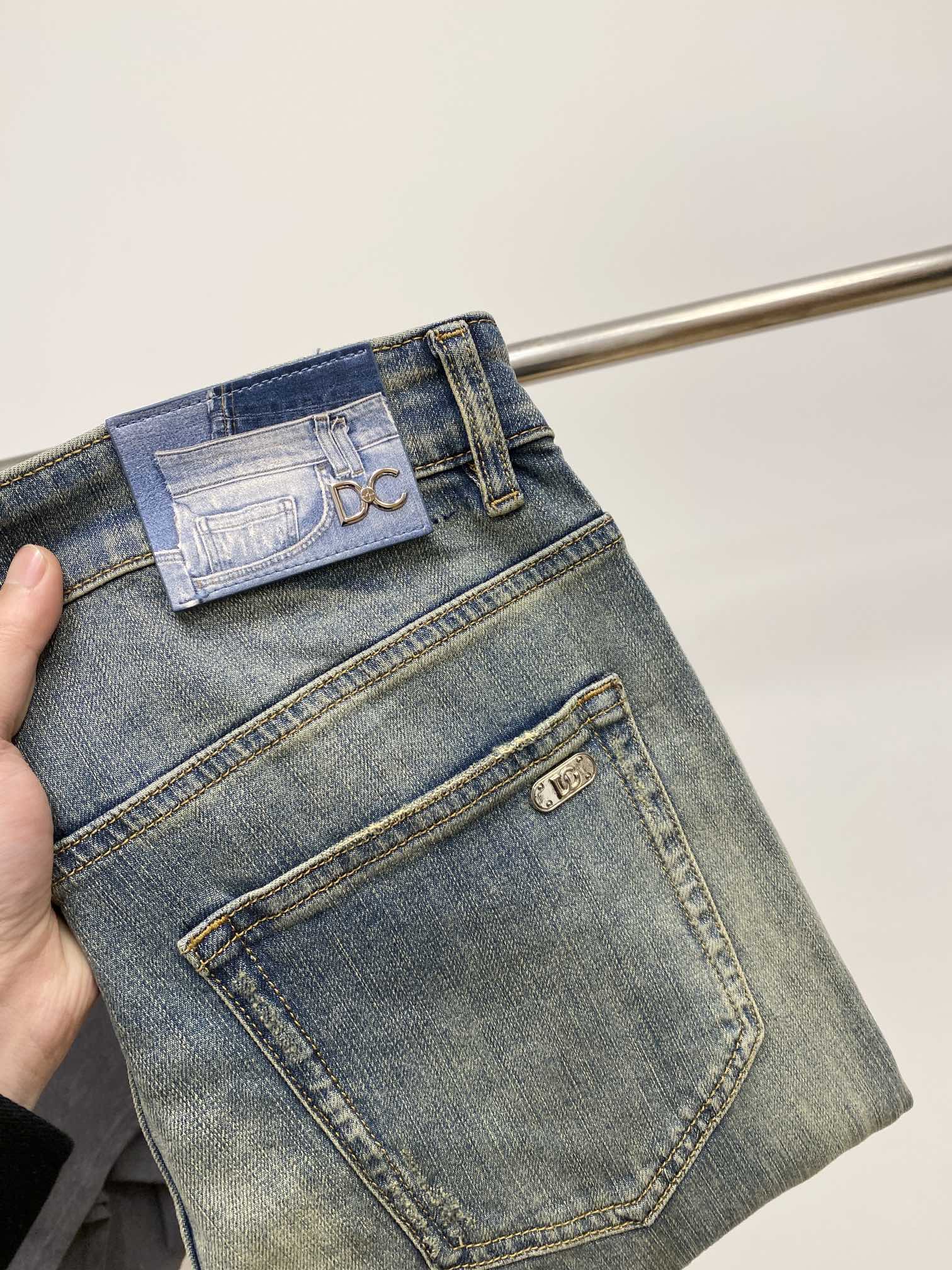 NO:124945,DG, 2025 latest products, special counters are available at the same time, original singles, washable casual jeans, imported original washable elastic fabric, comfortable and elastic, original hardware and auxiliary decorative logo, super positive style, extremely high grade, counter quality, fashionable and stylish upper body, 28-38, Dolce&Gabbana, jeans, alexander wang19860909DG、2025最新品,专柜同步有售,原单狠货,水洗休闲牛仔裤,进口原版水洗弹力面料,舒适有弹性,原版五金辅料装饰logo,版型超正,档次极高,专柜品质,上身时尚有型,码数28-38,,Dolce&Gabbana,jeans,alexander wang,Men's clothing