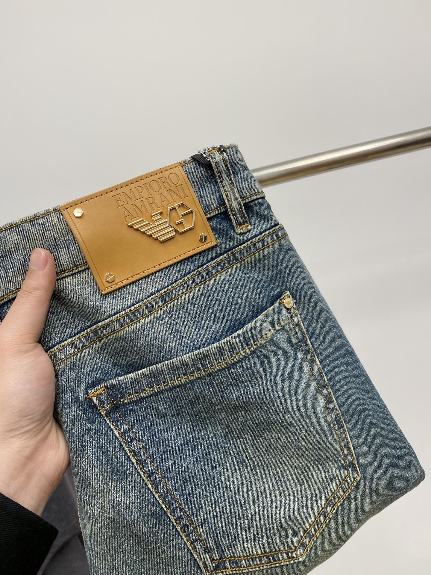 NO:124947,Armani, 2025 latest products, special counters are available at the same time, original singles, washable casual jeans, imported original washing elastic fabric, comfortable and elastic, original hardware and auxiliary decorative logo, super positive style, extremely high grade, counter quality, fashionable and stylish upper body, 28-38,,armani, jeans, alexander wang19860909阿玛尼、2025最新品,专柜同步有售,原单狠货,水洗休闲牛仔裤,进口原版水洗弹力面料,舒适有弹性,原版五金辅料装饰logo,版型超正,档次极高,专柜品质,上身时尚有型,码数28-38,,armani,jeans,alexander wang,Men's clothing