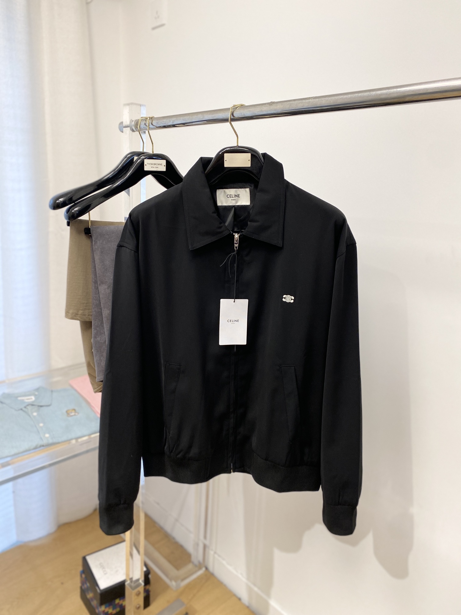 NO:126352,Celine, new jacket, fashionable and handsome, simple and versatile style, exquisite embroidered letter logo on the chest, customized original fabric, not only crisp, maintains the trendy silhouette, and is comfortable to wear, and the yarn weaving is more delicate, S-L, celine, celine, jackets & coats, jackets & coats, alexander wang19860909Celine 赛琳、新品夹克外套,时尚帅气,简约百搭款,胸前精致刺绣字母logo,定制原版面料,不仅挺括,保持潮流的廓形,又穿着舒适,纱织更细腻,码数S-L,,celine,celine,jackets & coats,jackets & coats,alexander wang,Men's clothing