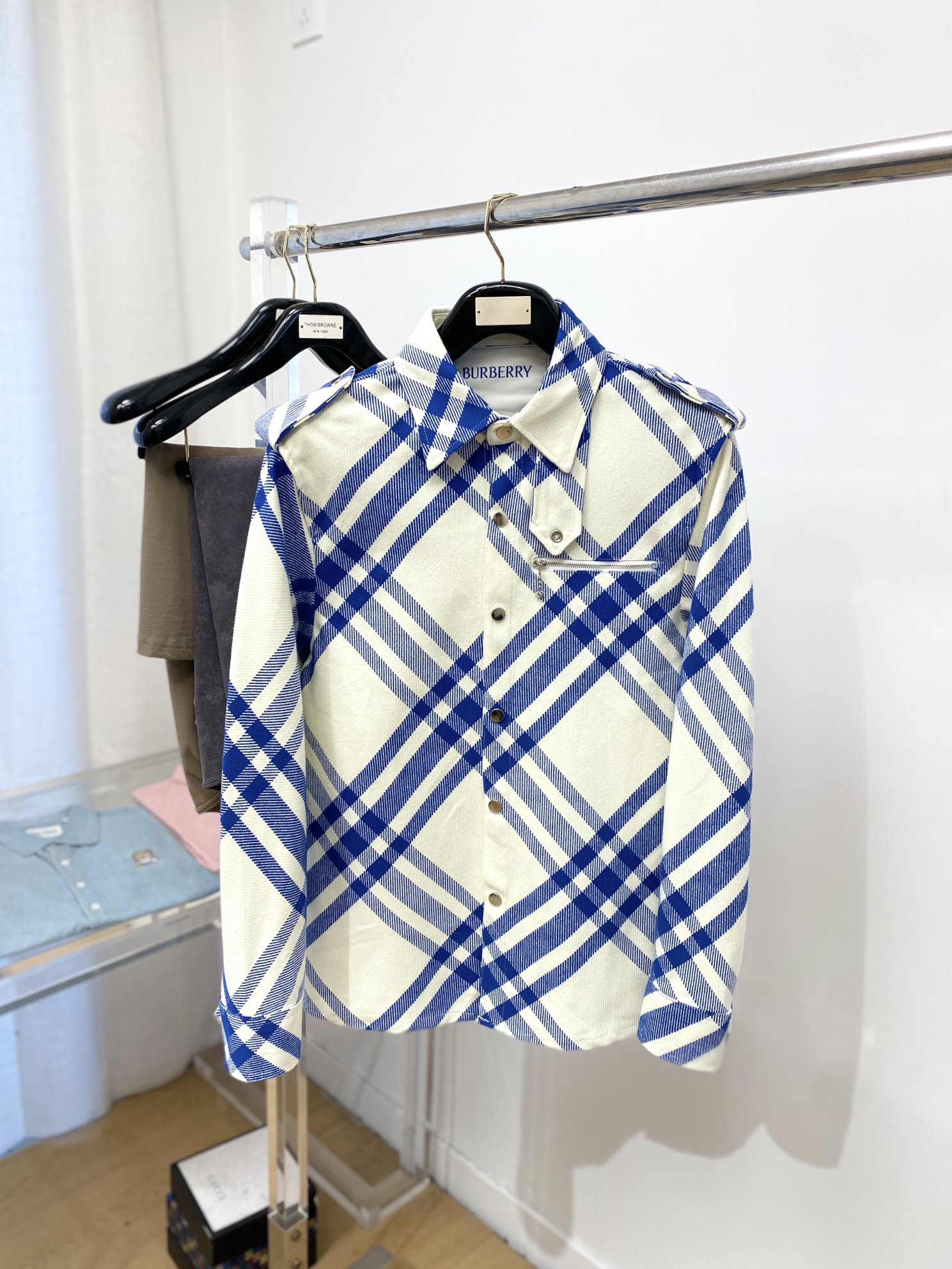 NO:126343,Burberry, new shirt jacket, fashionable and handsome, simple and versatile style, original hardware and accessories logo, customized original fabric, not only crisp, maintains the trendy silhouette, and is comfortable to wear, and the yarn is more delicate, S-L, burberry, jackets & coats, shirts, alexander wang19860909巴宝莉、新品衬衫外套,时尚帅气,简约百搭款,原版五金辅料logo,定制原版面料,不仅挺括,保持潮流的廓形,又穿着舒适,纱织更细腻,码数S-L,,burberry,jackets & coats,shirts,alexander wang,Men's clothing