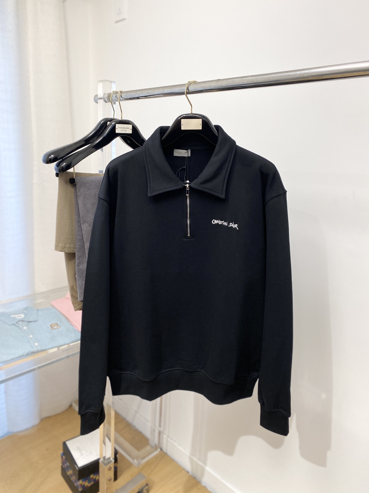 NO:126349,Dior, new sweatshirts, handsome and fashionable, exquisite embroidered letter logo on the chest, simple and versatile style. Fabric cotton is not only crisp, maintains the trendy silhouette, and is comfortable to wear, and the yarn is more delicate, size S-L, dior, hoodie, sweatshirts, alexander wang19860909迪奥、新品卫衣,帅气时尚,胸前精致刺绣字母logo,简约百搭款.面料棉 不仅挺括,保持潮流的廓形,又穿着舒适,纱织更细腻,码数S-L,,dior,hoodie,sweatshirts,alexander wang,Men's clothing