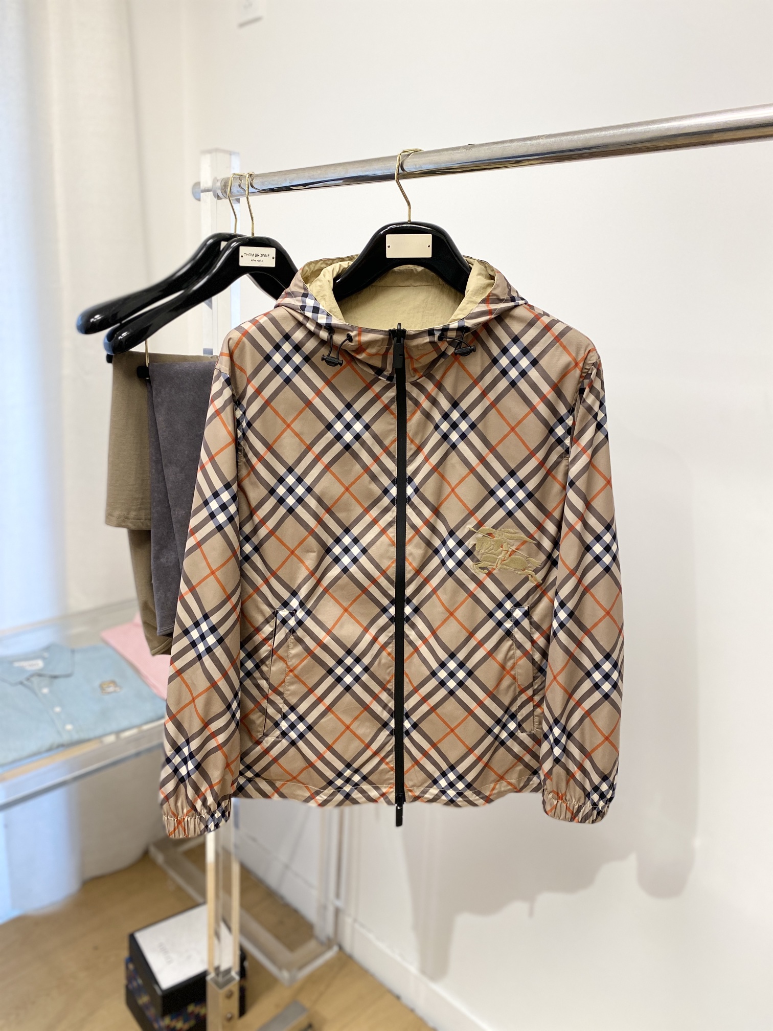 NO:126366,Burberry, new double-sided jacket, fashionable and handsome, simple and versatile style, embroidered decorative letter logo on the chest, customized original fabric, not only crisp, maintains the trendy silhouette, and is comfortable to wear, and the yarn is more delicate, the number M-3XL, burberry, jackets & coats, jackets & coats, alexander wang19860909巴宝莉、新品双面穿夹克外套,时尚帅气,简约百搭款,胸前刺绣装饰字母logo,定制原版面料,不仅挺括,保持潮流的廓形,又穿着舒适,纱织更细腻,码数M-3XL,,burberry,jackets & coats,jackets & coats,alexander wang,Men's clothing