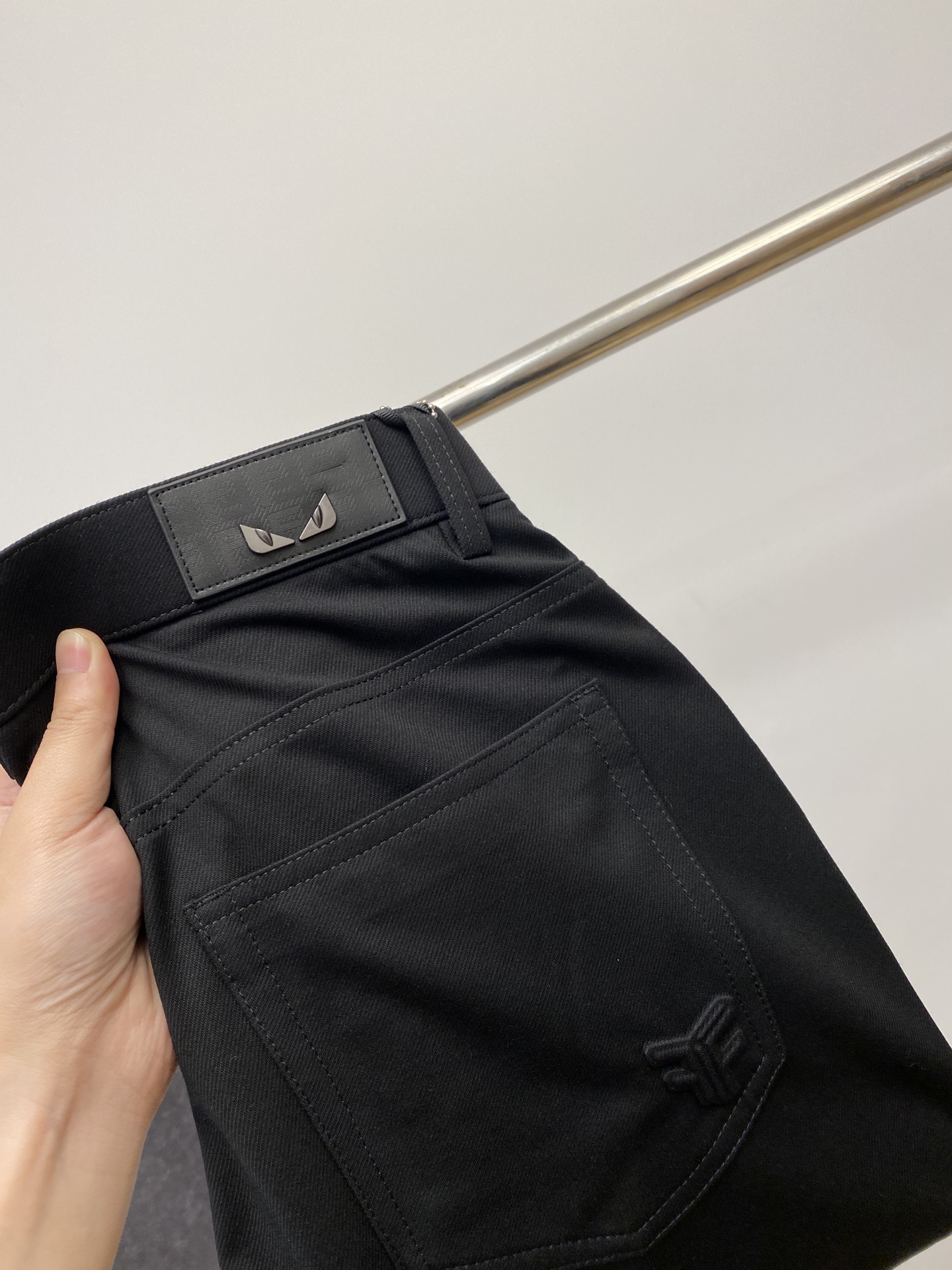 NO:126381,Fendi, new men's casual trousers are soft and delicate, breathable and sweat-absorbing, and the upper body is comfortable and has a super good style. The pants are designed atmospheric and upscale!  Pockets on both sides, original hardware and accessories, simple and atmospheric, number 28-38, fendi, alexander wang19860909芬迪、新款男士休闲西裤 手感柔软细腻,透气吸汗,上身舒适版型超好,裤子设计大气上档次！两边口袋,原版五金辅料,简单大气,码数28-38,,fendi,alexander wang,Men's clothing