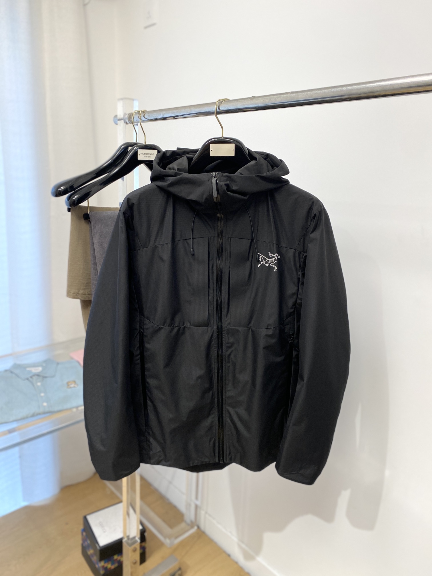 NO:126390,Archaeoptera bird, new jacket, fashionable and handsome, simple and versatile style, top-grade glue-printed pattern logo on the chest, customized original fabric, not only crisp, maintains the trendy silhouette, and is comfortable to wear, with more delicate yarn, code M-3XL, arc'teryx, jackets & coats, jackets & coats, alexander wang19860909始祖鸟、新品夹克外套,时尚帅气,简约百搭款,胸前顶级印胶图案logo,定制原版面料,不仅挺括,保持潮流的廓形,又穿着舒适,纱织更细腻,码数M-3XL,arc'teryx,jackets & coats,jackets & coats,alexander wang,Men's clothing