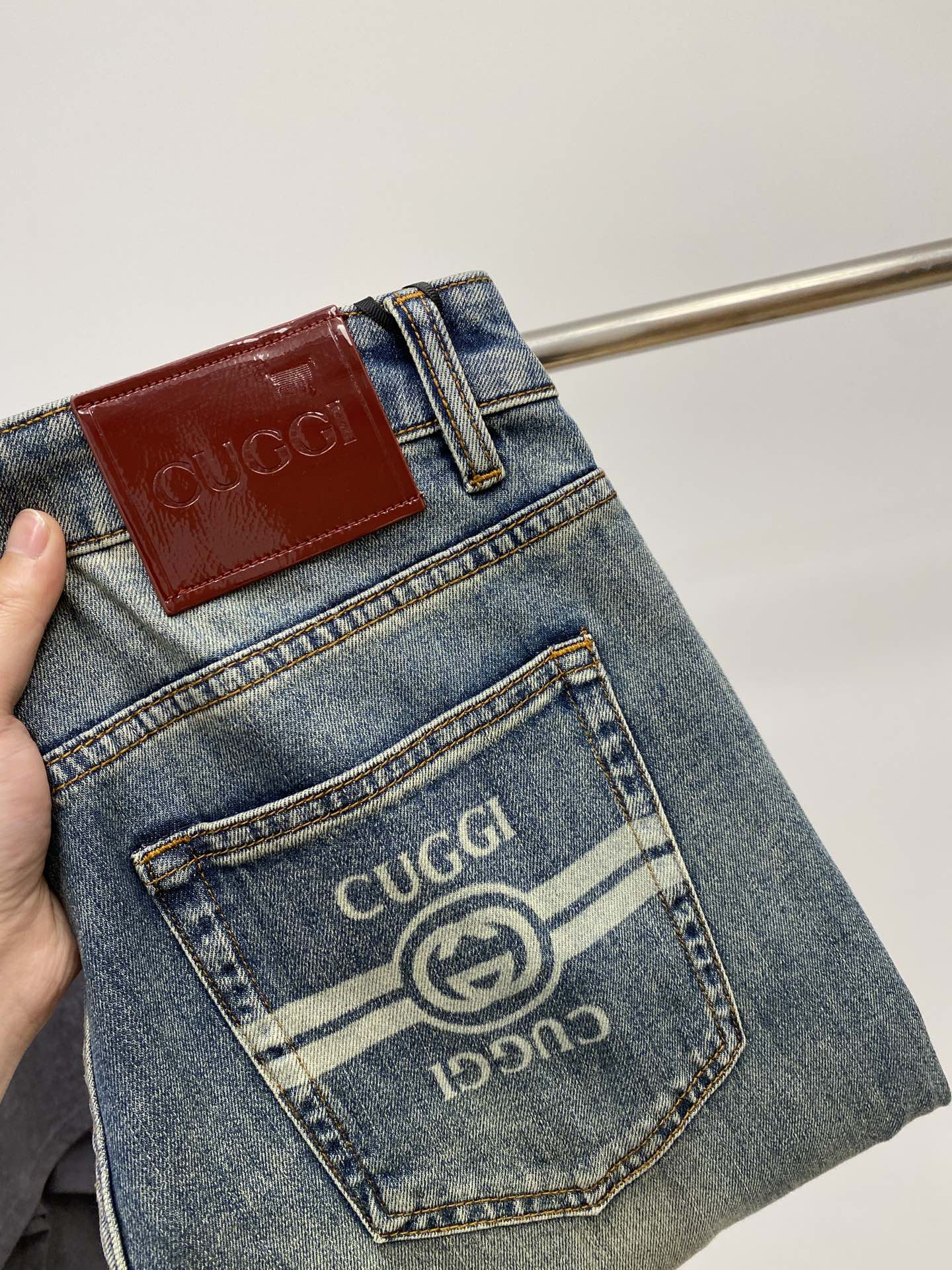 NO:126368,Guqi, the latest products, the counter is available at the same time, original single-purpose goods, water-washed casual jeans, imported original washing elastic fabric, comfortable and elastic, original hardware and auxiliary decorative logo, super positive style, extremely high grade, counter quality, fashionable and stylish upper body, 28-38, jeans, alexander wang19860909古奇、最新品,专柜同步有售,原单狠货,水洗休闲牛仔裤,进口原版水洗弹力面料,舒适有弹性,原版五金辅料装饰logo,版型超正,档次极高,专柜品质,上身时尚有型,码数28-38,,jeans,alexander wang,Men's clothing