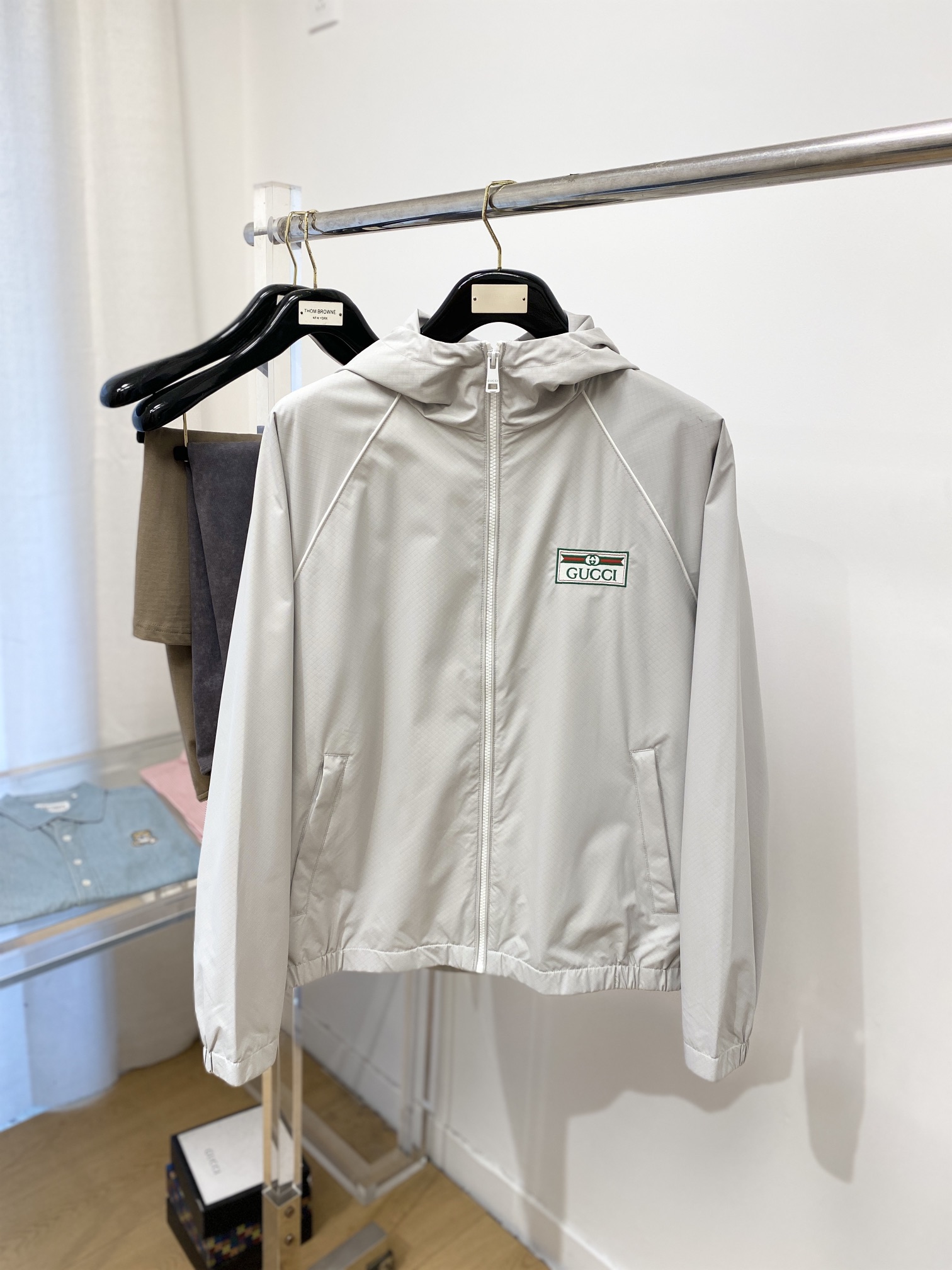 NO:159986,Mainly recommended Guqi, new jacket jacket, fashionable and handsome, simple and versatile style, exquisite embroidered letter logo on the chest, customized original fabric, not only crisp, maintains the trendy silhouette, and is comfortable to wear, with more delicate yarn, M-3XL,, jackets & coats, jackets & coats, alexander wang19860909主推 古奇、新品夹克外套,时尚帅气,简约百搭款,胸前精致刺绣字母logo,定制原版面料,不仅挺括,保持潮流的廓形,又穿着舒适,纱织更细腻,码数M-3XL,,jackets & coats,jackets & coats,alexander wang,Men's clothing