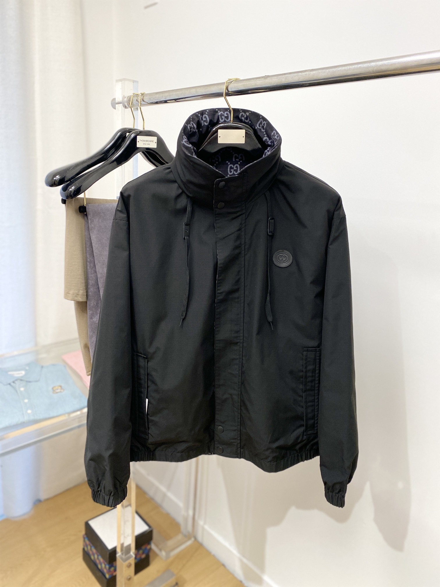 NO:159987,Mainly recommended Guqi, new double-sided jacket, fashionable and handsome, simple and versatile style, embroidered decorative letter logo on the chest, customized original fabric, not only crisp, maintains the trendy silhouette, and is comfortable to wear, the yarn weaving is more delicate, the number M-3XL,, jackets & coats, jackets & coats, alexander wang19860909主推 古奇、新品双面穿夹克外套,时尚帅气,简约百搭款,胸前刺绣装饰字母logo,定制原版面料,不仅挺括,保持潮流的廓形,又穿着舒适,纱织更细腻,码数M-3XL,,jackets & coats,jackets & coats,alexander wang,Men's clothing