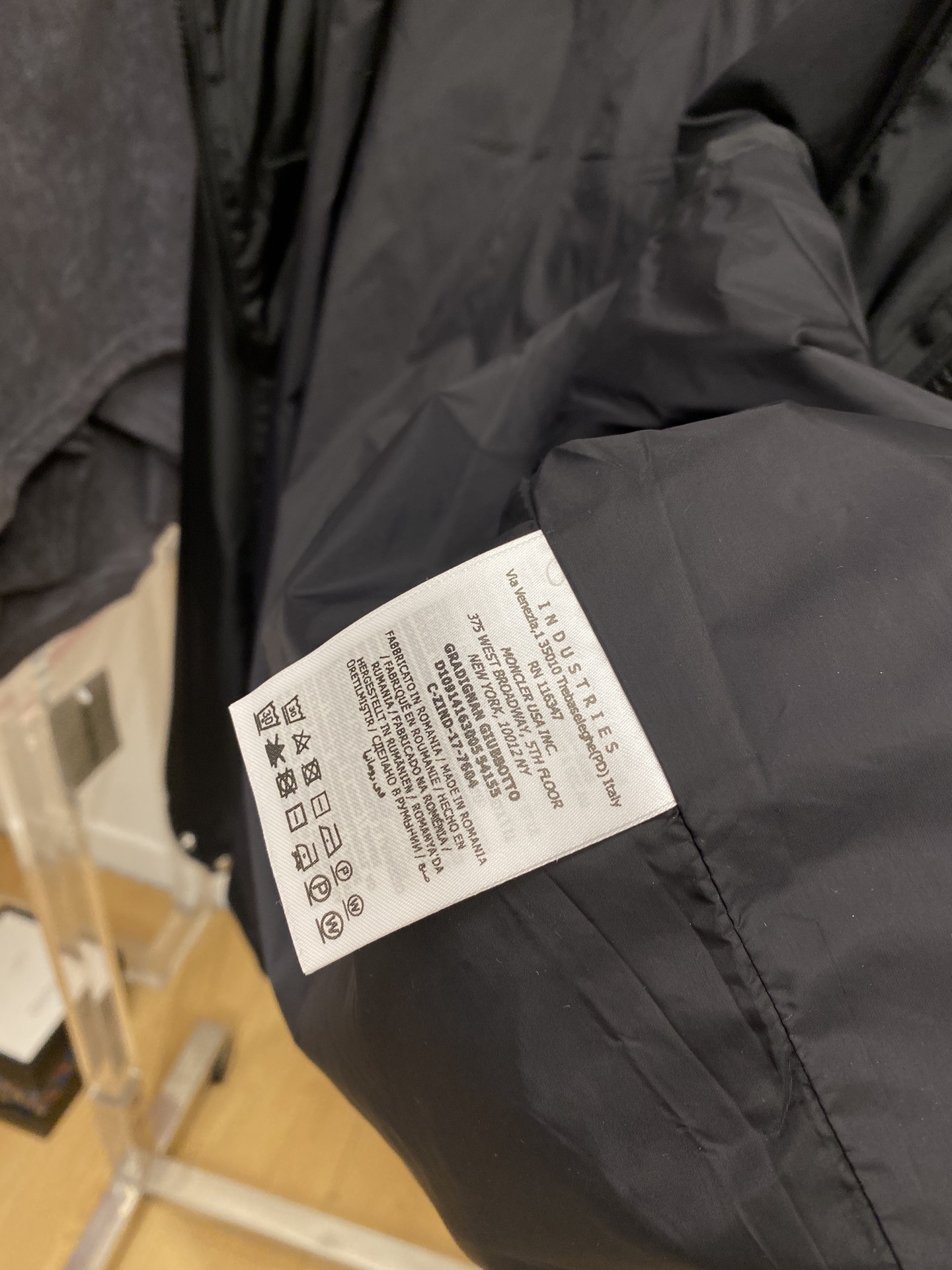 蒙口、2025新品夹克外套，时尚帅气，简约百搭款，袖口刺绣装饰图案logo，定制原版面料，不仅挺括，保持