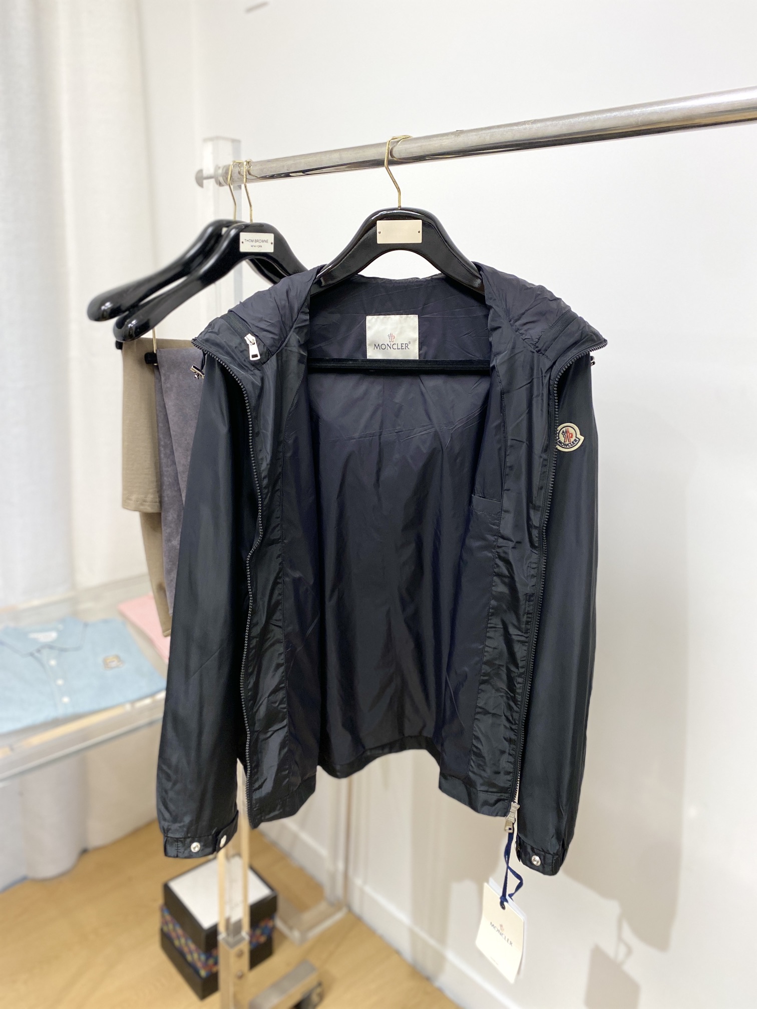 蒙口、2025新品夹克外套，时尚帅气，简约百搭款，袖口刺绣装饰图案logo，定制原版面料，不仅挺括，保持