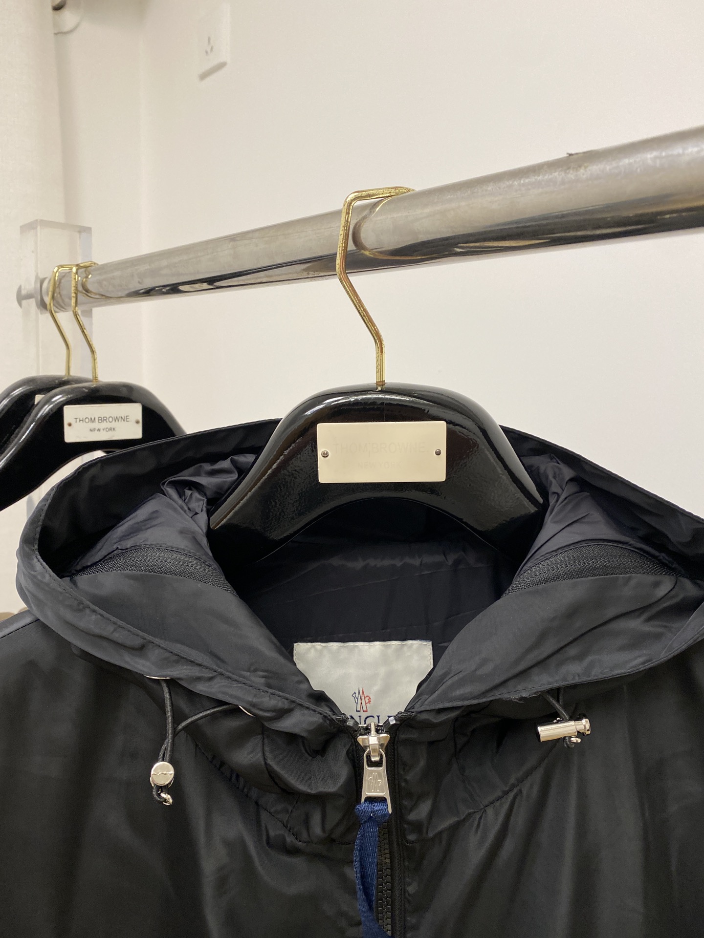 蒙口、2025新品夹克外套，时尚帅气，简约百搭款，袖口刺绣装饰图案logo，定制原版面料，不仅挺括，保持