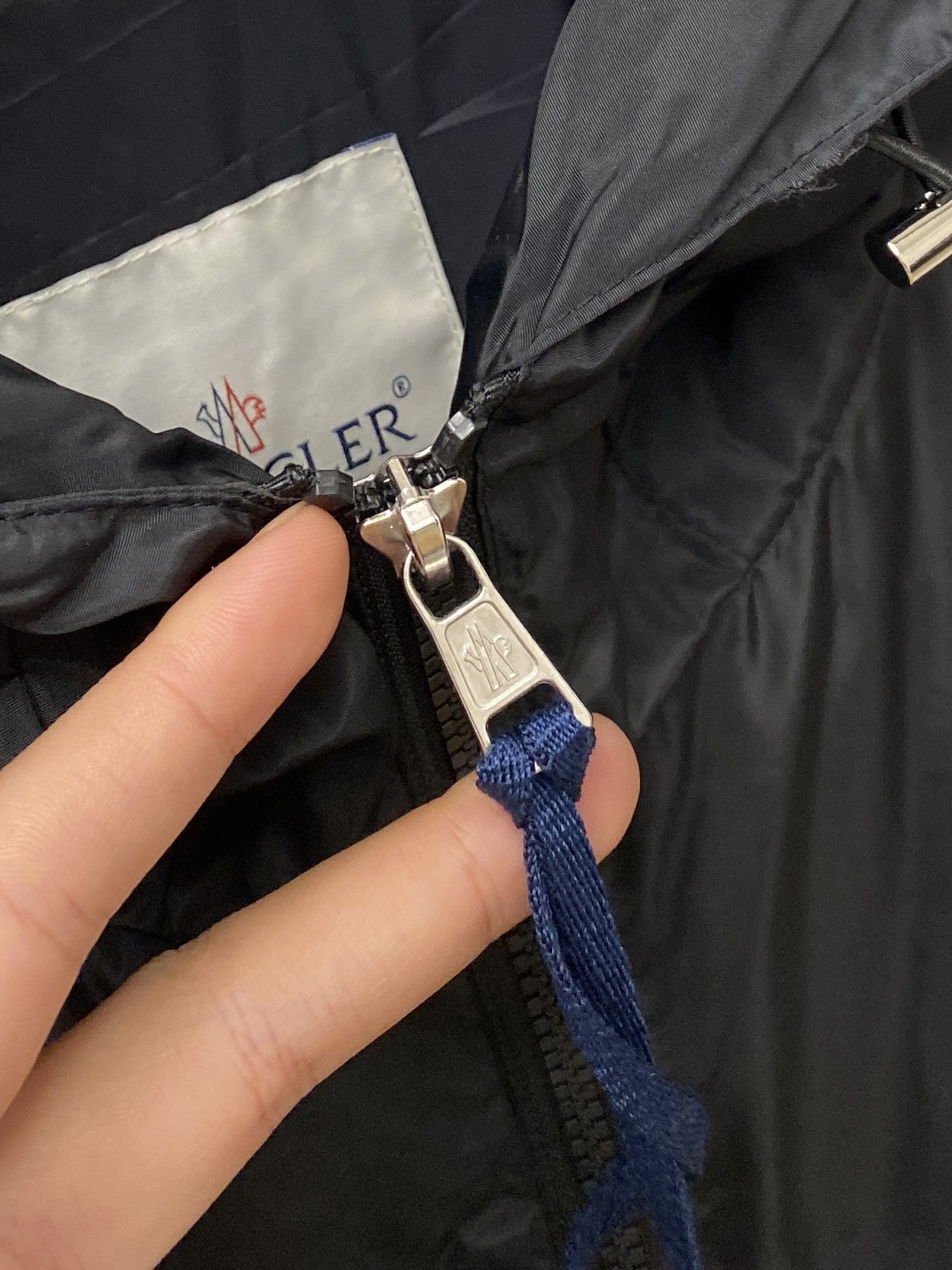 蒙口、2025新品夹克外套，时尚帅气，简约百搭款，袖口刺绣装饰图案logo，定制原版面料，不仅挺括，保持