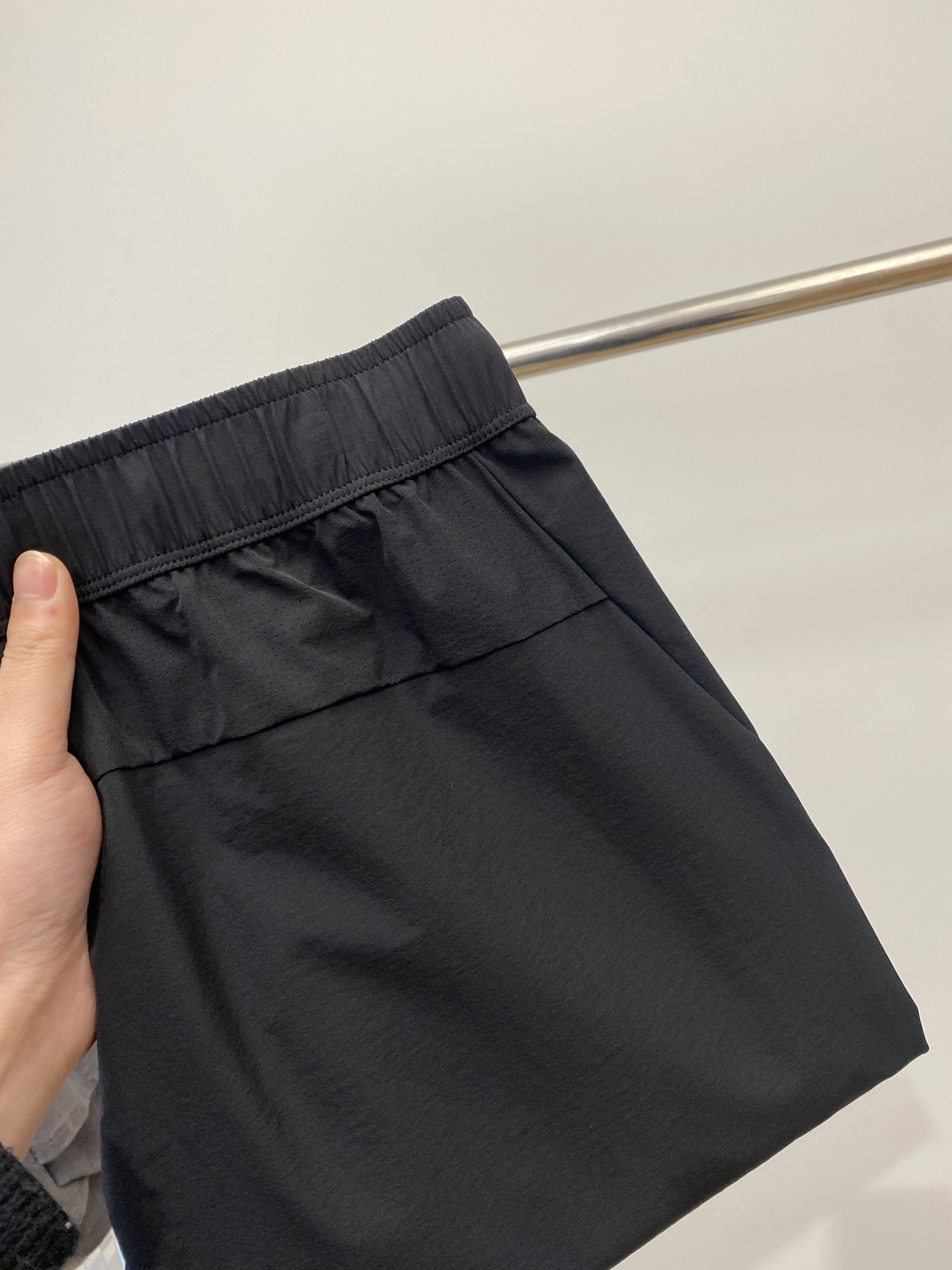 NO:127526,DESCENTE, 2025 hot casual pants, high elasticity, slimming, simple and versatile hot style, fine workmanship, every needle can be seen attentively, many celebrity internet celebrities love the most, lengthen the body proportions!  Micro-spin ^_^Comfortable fabric Detailed body code M-3XL, loro piano, alexander wang19860909DESCENTE迪桑特、2025爆款休闲裤 高弹显瘦必爆简约百搭爆款,做工精细,每一针都看得到用心,超多明星网红最爱 拉长身材比例哦！微弹 ^_^舒适面料 细节体码M-3XL,,loro piana,alexander wang,Men's clothing