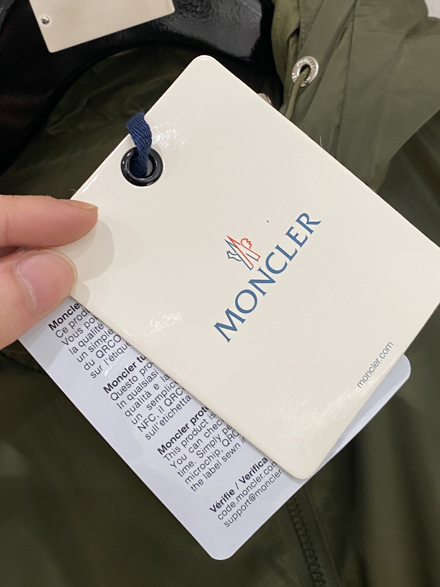 ￼蒙口、2025新品夹克外套，时尚帅气，简约百搭款，袖口刺绣装饰图案logo，定制原版面料，不仅挺括，保