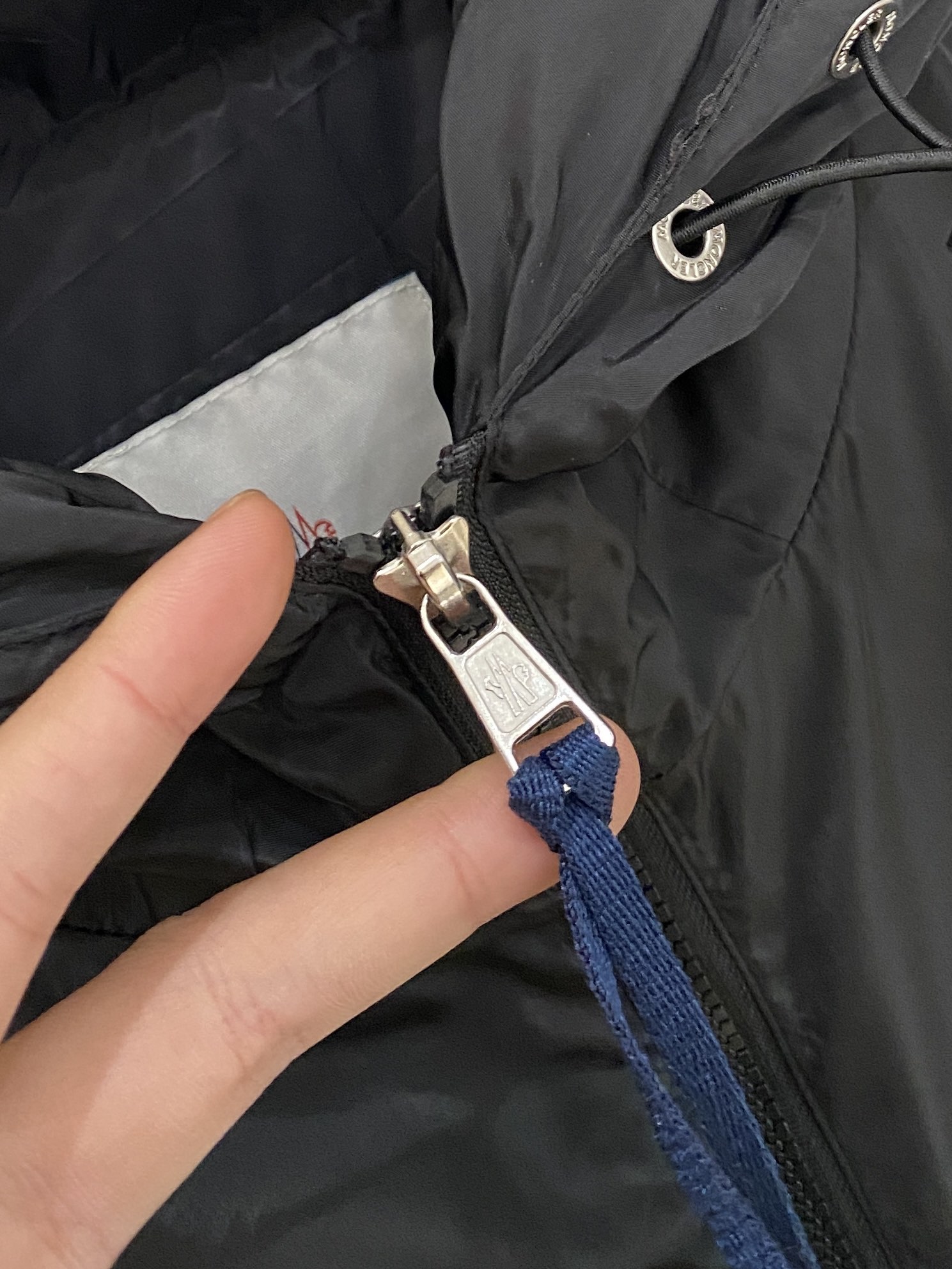 蒙口、2025新品夹克外套，时尚帅气，简约百搭款，袖口刺绣装饰图案logo，定制原版面料，不仅挺括，保持