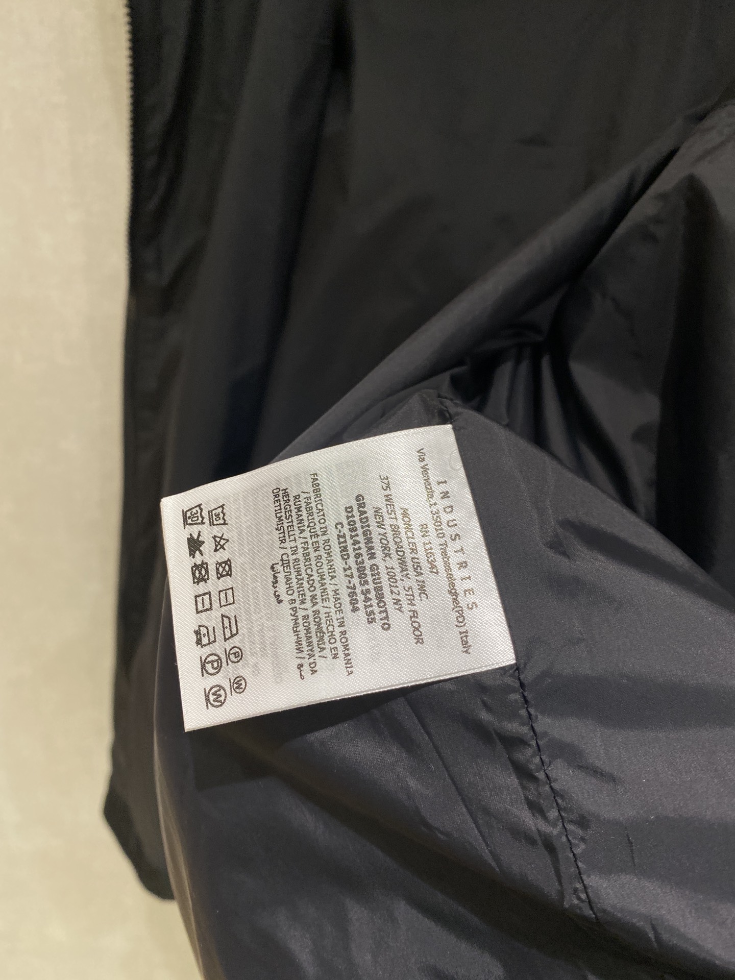 蒙口、2025新品夹克外套，时尚帅气，简约百搭款，袖口刺绣装饰图案logo，定制原版面料，不仅挺括，保持