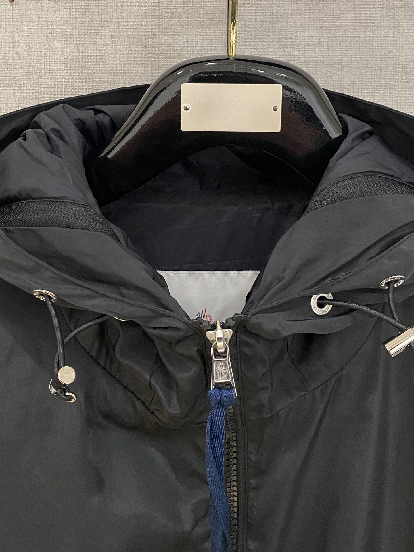 蒙口、2025新品夹克外套，时尚帅气，简约百搭款，袖口刺绣装饰图案logo，定制原版面料，不仅挺括，保持