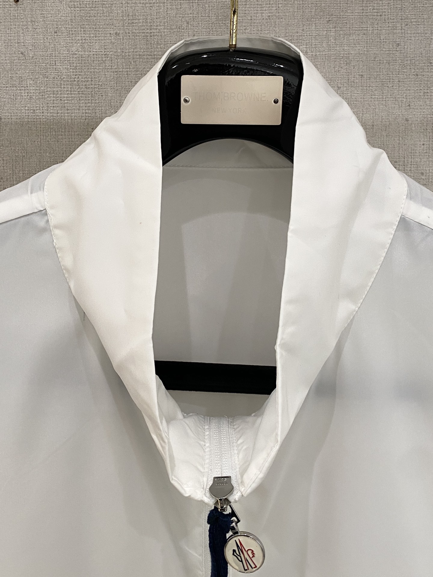 蒙口、2025新品夹克外套，时尚帅气，简约百搭款，袖口刺绣装饰图案logo，定制原版面料，不仅挺括，保持