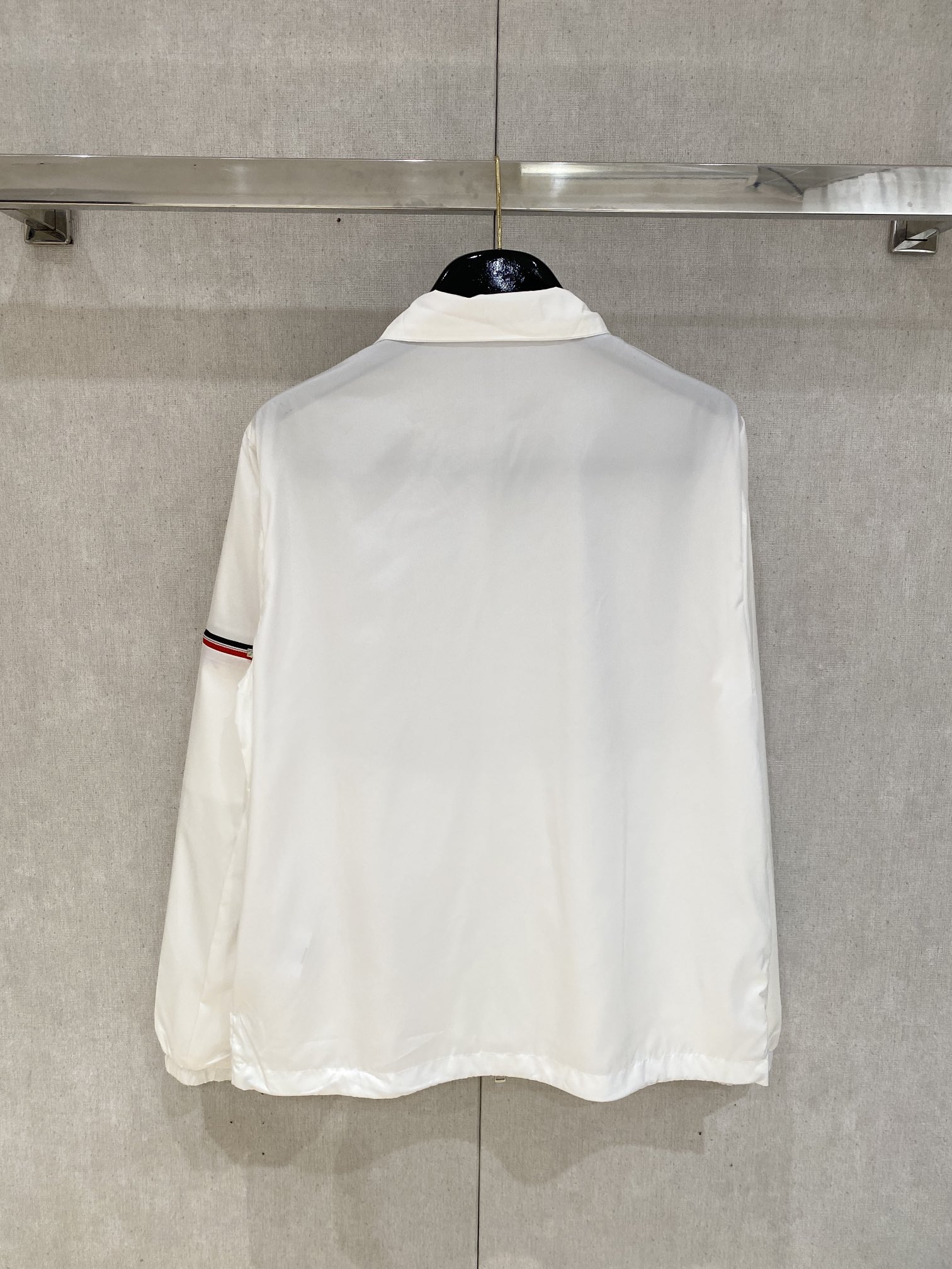 蒙口、2025新品夹克外套，时尚帅气，简约百搭款，袖口刺绣装饰图案logo，定制原版面料，不仅挺括，保持