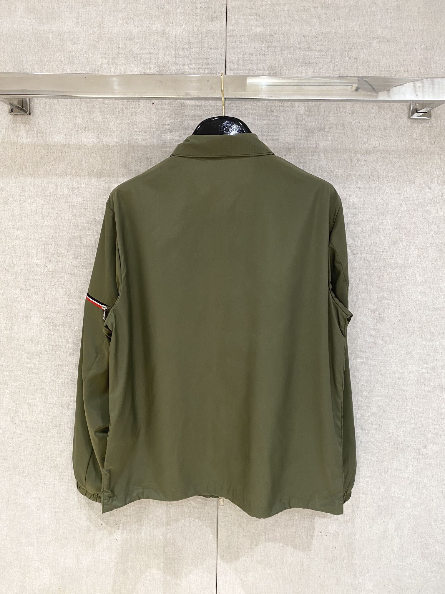 蒙口、2025新品夹克外套，时尚帅气，简约百搭款，袖口刺绣装饰图案logo，定制原版面料，不仅挺括，保持