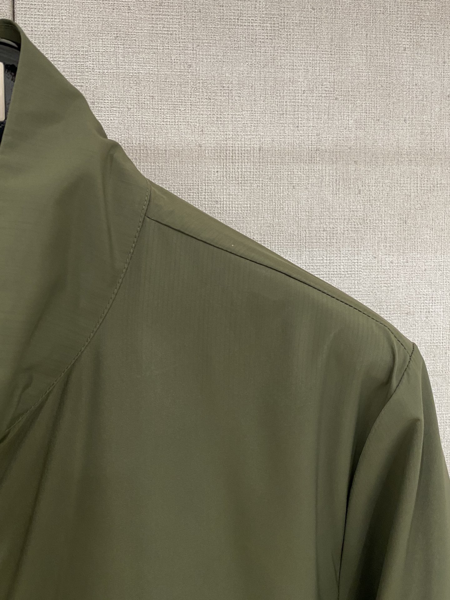 蒙口、2025新品夹克外套，时尚帅气，简约百搭款，袖口刺绣装饰图案logo，定制原版面料，不仅挺括，保持