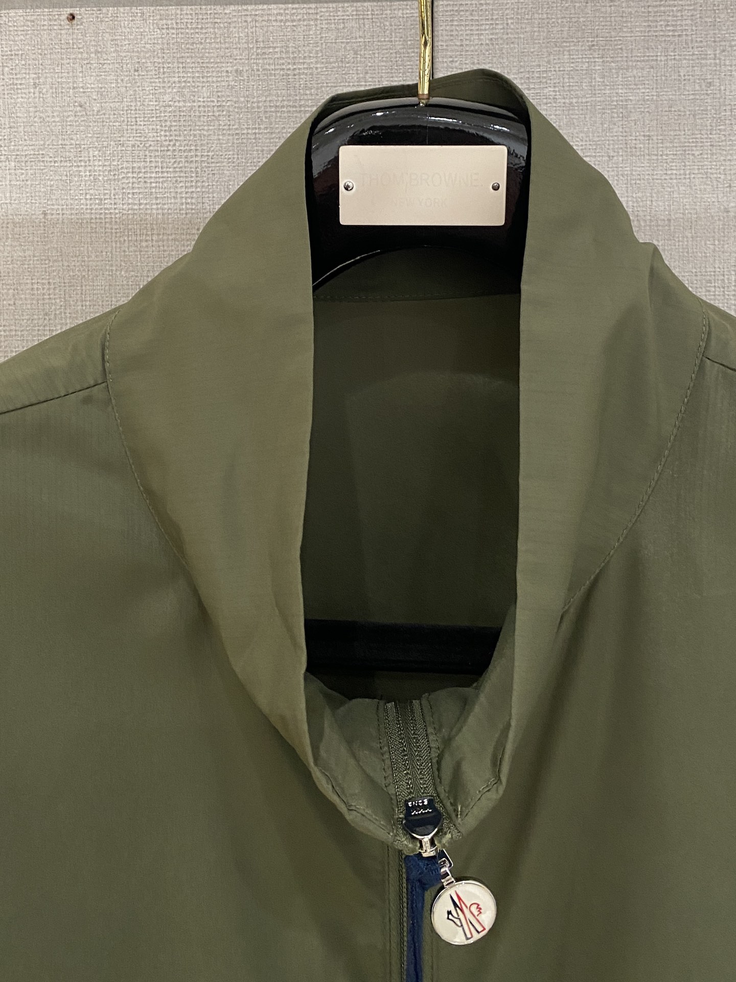 蒙口、2025新品夹克外套，时尚帅气，简约百搭款，袖口刺绣装饰图案logo，定制原版面料，不仅挺括，保持