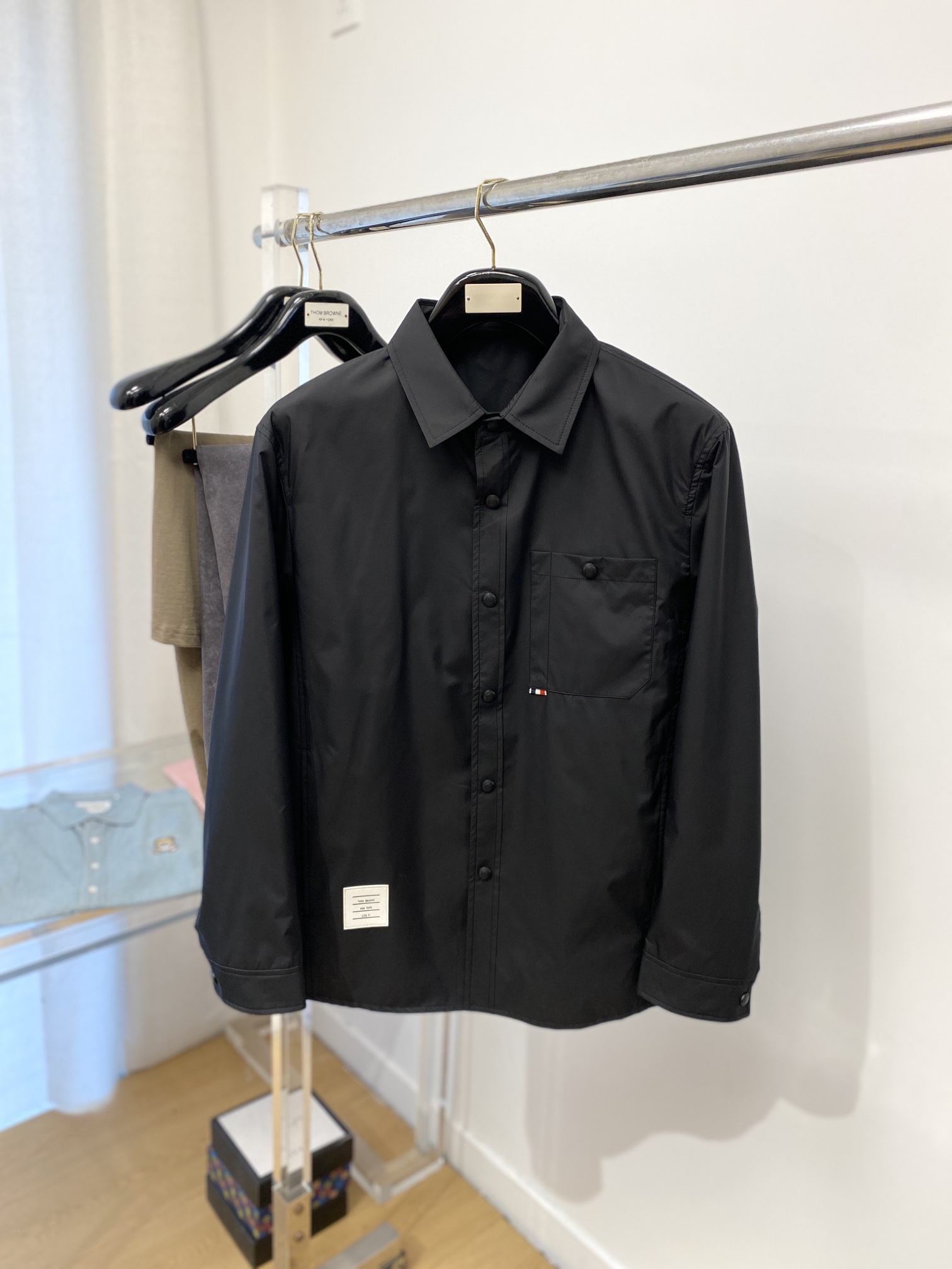 NO:127549,TB, 2025 new jacket jacket, fashionable and handsome, simple and versatile style, embroidered decorative letter logo under the clothes, customized original fabric, not only crisp, maintains the trendy silhouette, and is comfortable to wear, and the yarn weaving is more delicate, the number M-3XL, jackets & coats, jackets & coats, alexander wang19860909TB、2025新品夹克外套,时尚帅气,简约百搭款,衣下刺绣装饰字母logo,定制原版面料,不仅挺括,保持潮流的廓形,又穿着舒适,纱织更细腻,码数M-3XL,,jackets & coats,jackets & coats,alexander wang,Men's clothing